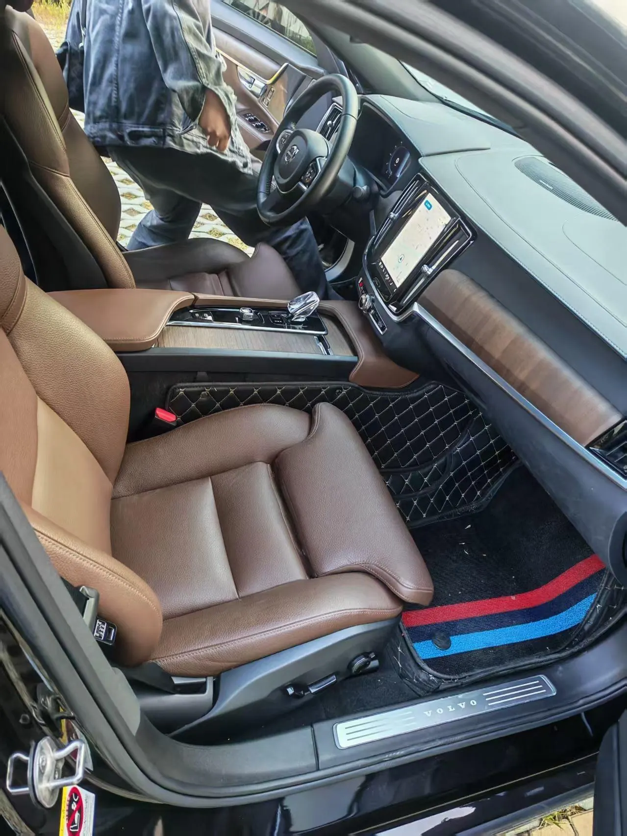 Volvo 2024 S90 48V 2.0T B5 Zhiyuan Deluxe Edition Automatic Gear 4
