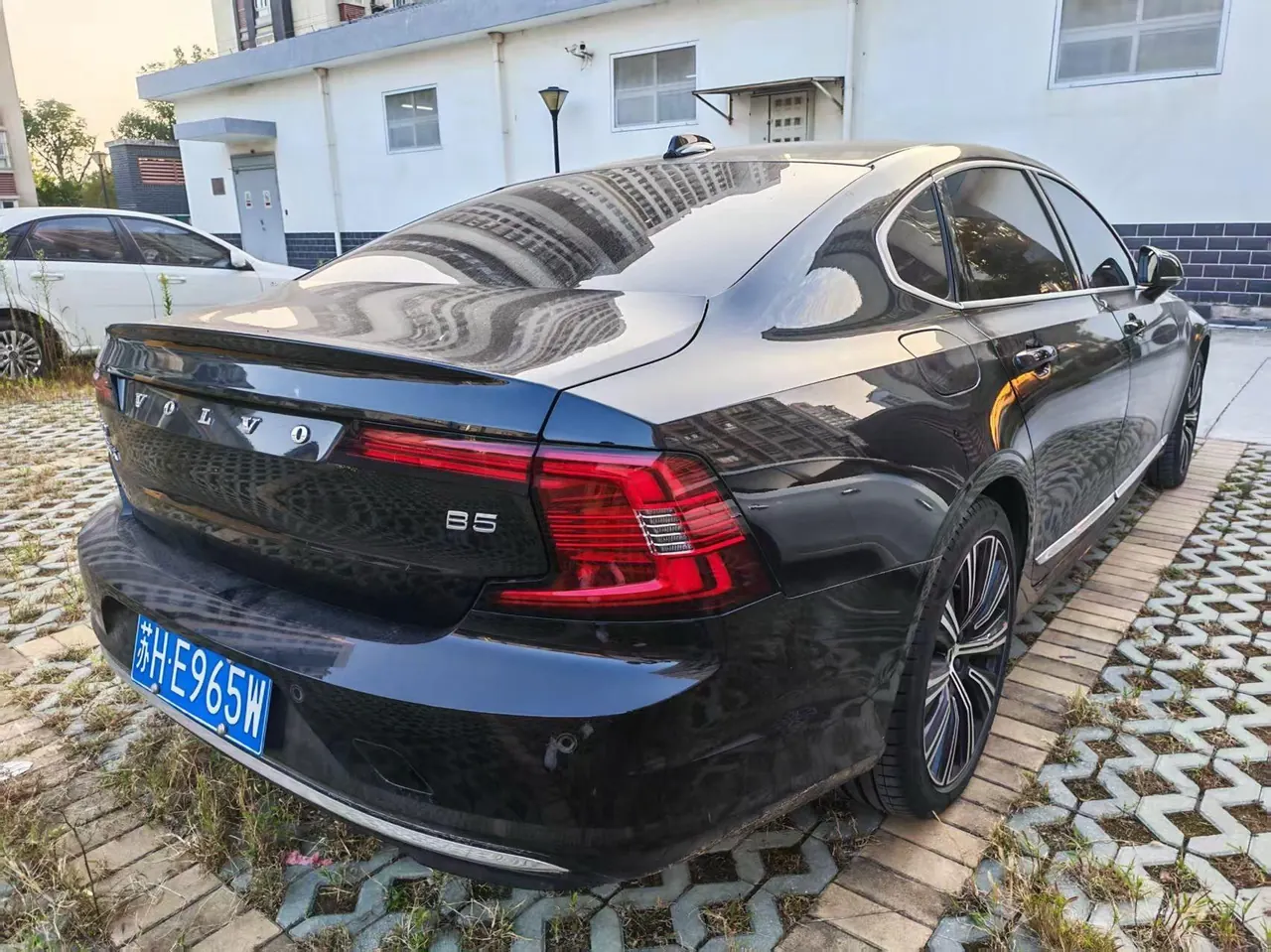 Volvo 2024 S90 48V 2.0T B5 Zhiyuan Deluxe Edition Automatic Gear 7