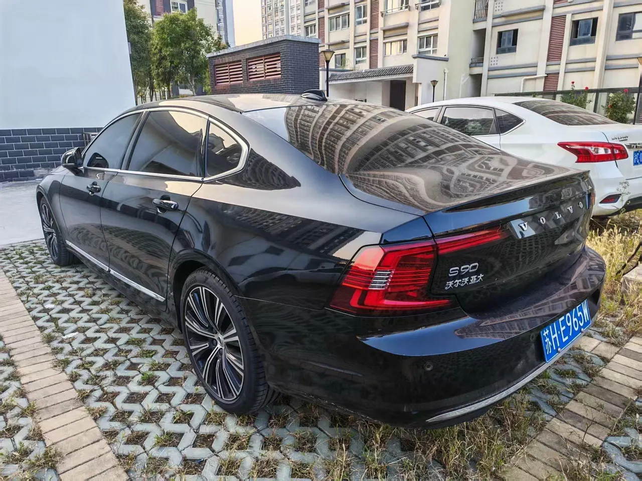 Volvo 2024 S90 48V 2.0T B5 Zhiyuan Deluxe Edition Automatic Gear 9