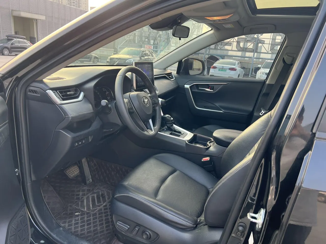 Toyota 2022 RAV4 Rongbo 2.0 Stepless Two-Drive Fashion Plus Edition Automatic Gear 4