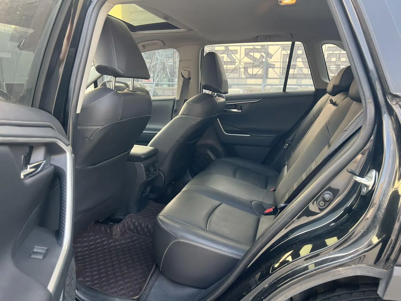 Toyota 2022 RAV4 Rongbo 2.0 Stepless Two-Drive Fashion Plus Edition Automatic Gear 5