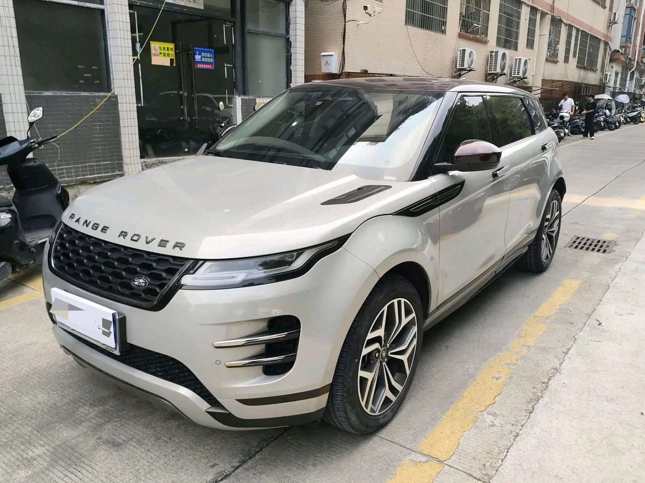 Open image lightbox: Land Rover 2021 Range Rover Aurora L 48V 2.0T 249PS R-Dynamic First edition First Edition Automatic Gear