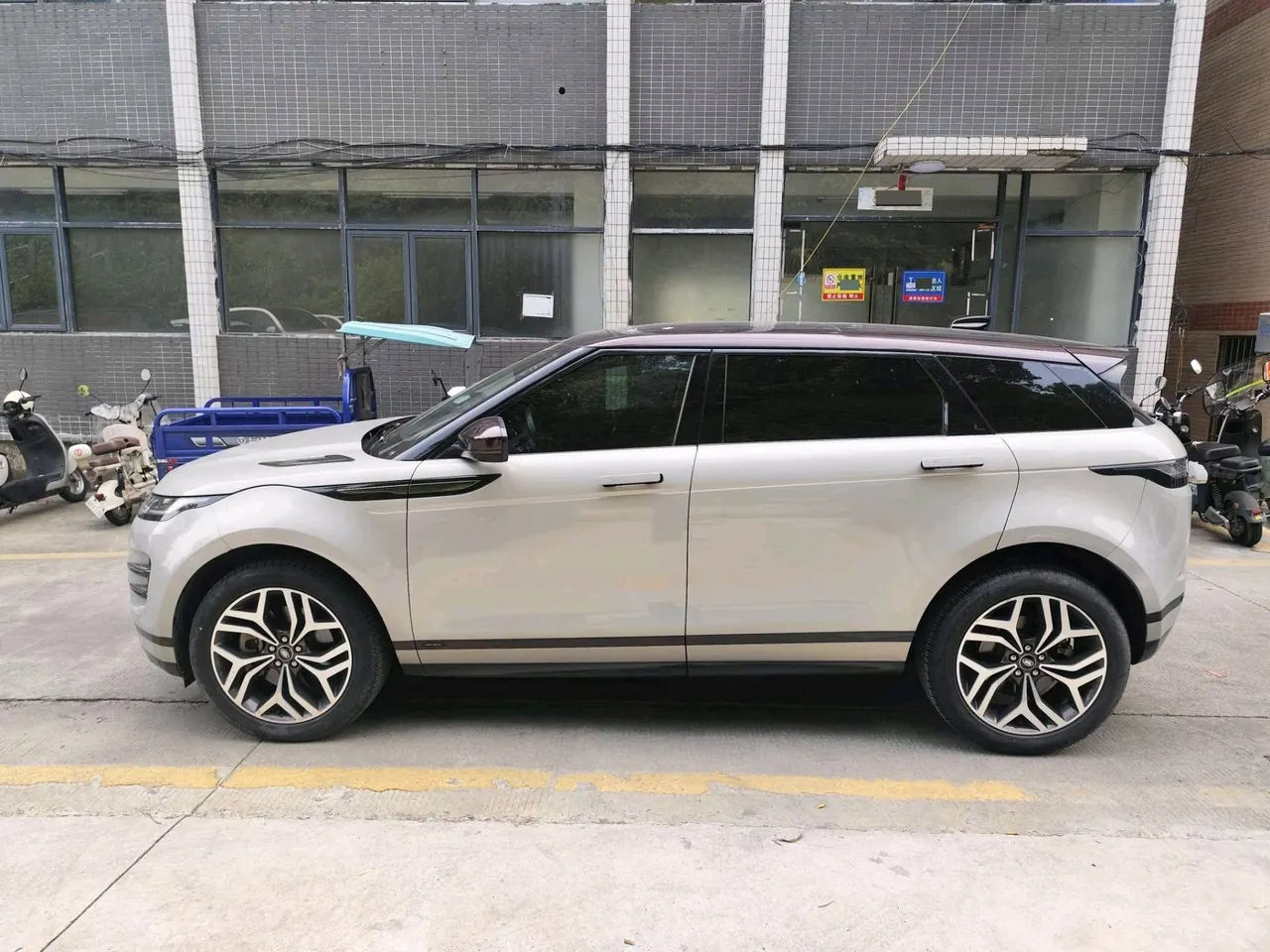 Land Rover 2021 Range Rover Aurora L 48V 2.0T 249PS R-Dynamic First edition First Edition Automatic Gear 8