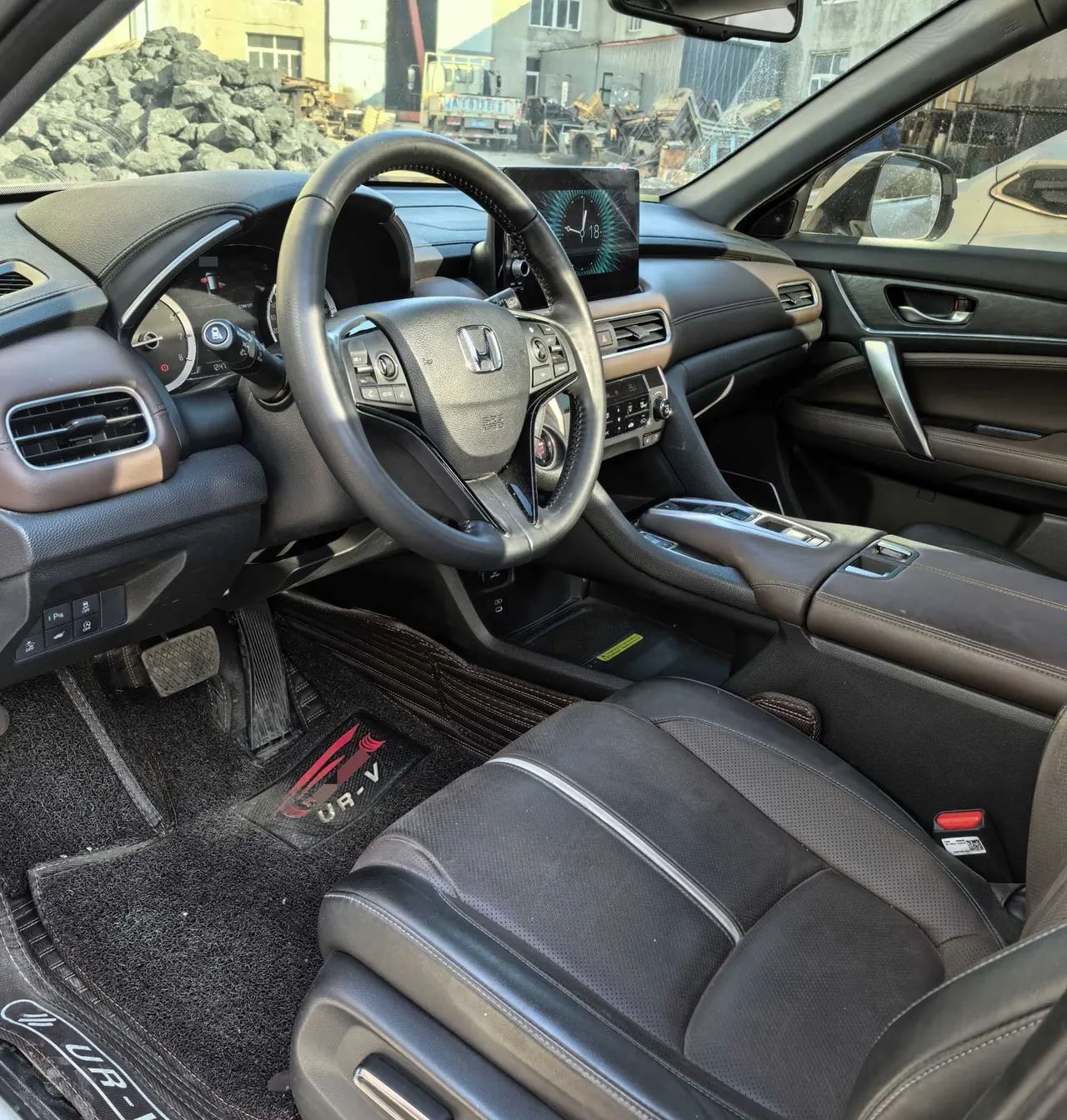 Honda 2024 UR-V 2.0T 370TURBO two-drive elegant version of automatic gear 3
