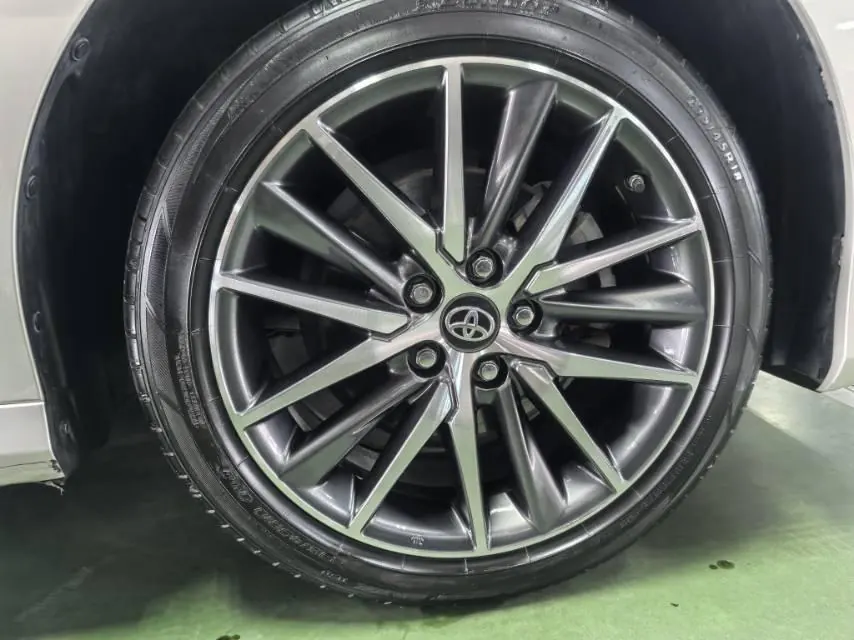 Toyota 2021 Camry 2.5G Deluxe Edition Automatic Gear 9