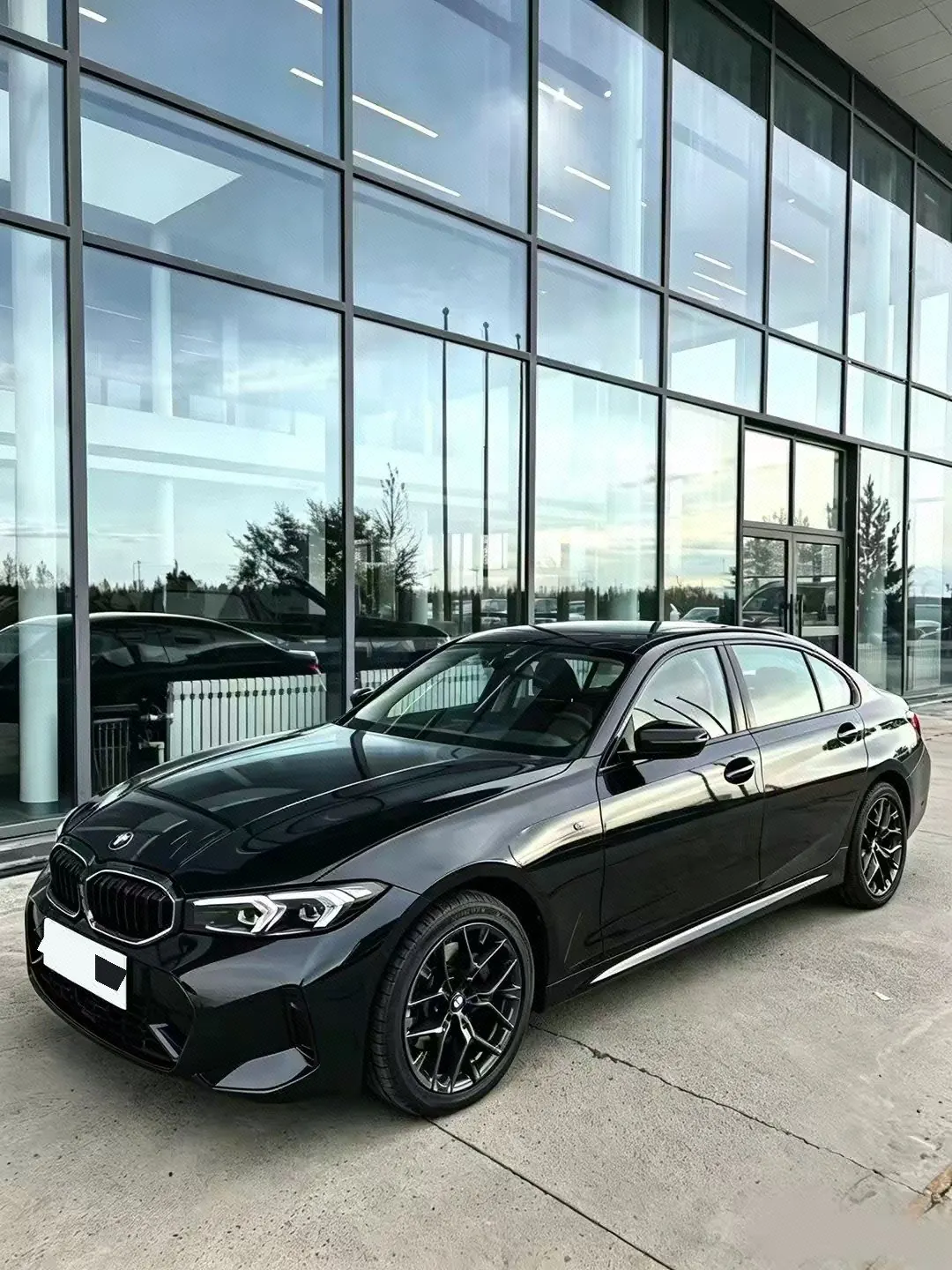 打开图片灯箱:BMW 3 Series 2026 330Li 2.0T M Sports Obsidian Night Suit Automatic Gear