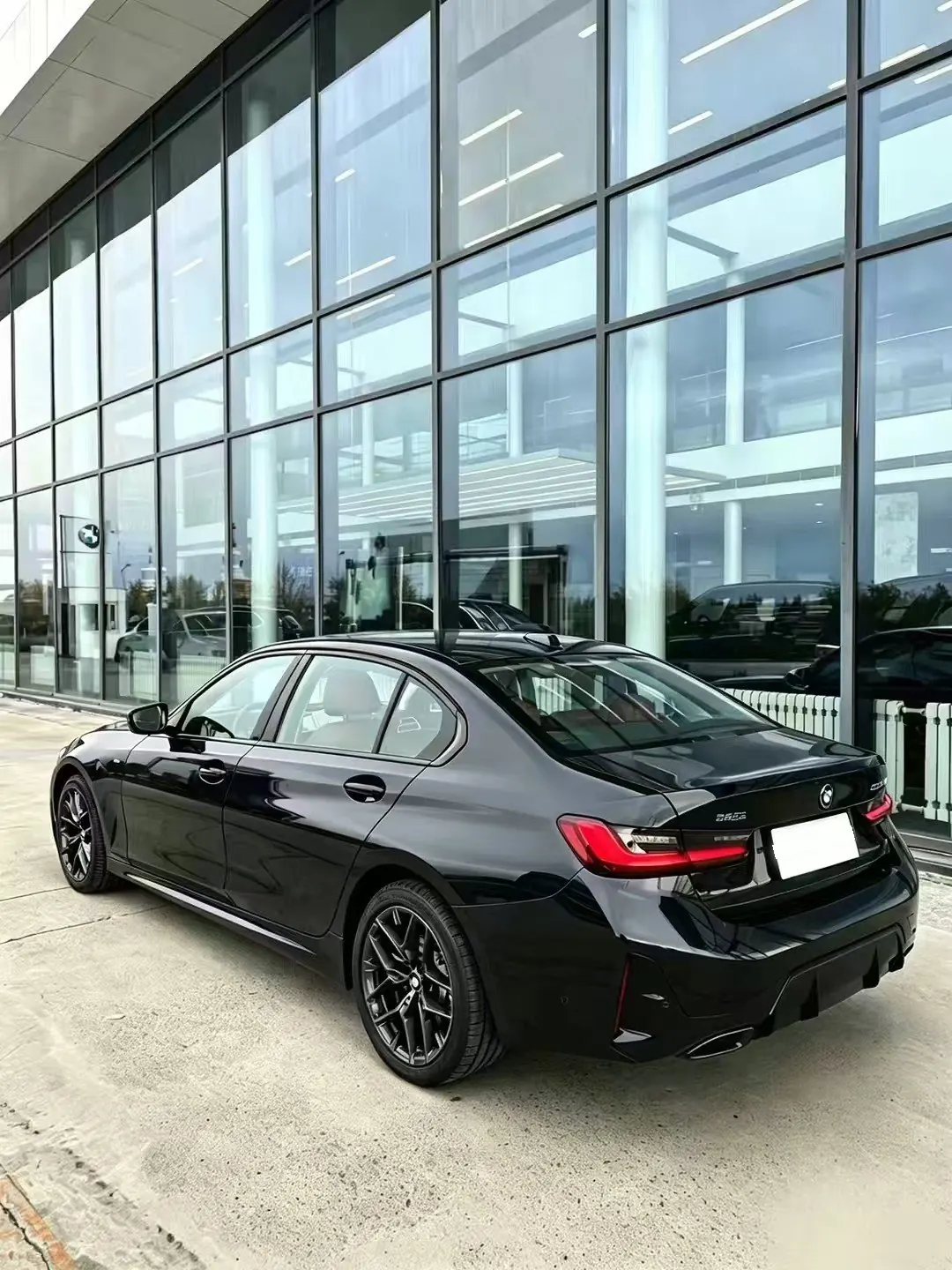BMW 3 Series 2026 330Li 2.0T M Sports Obsidian Night Suit Automatic Gear 3