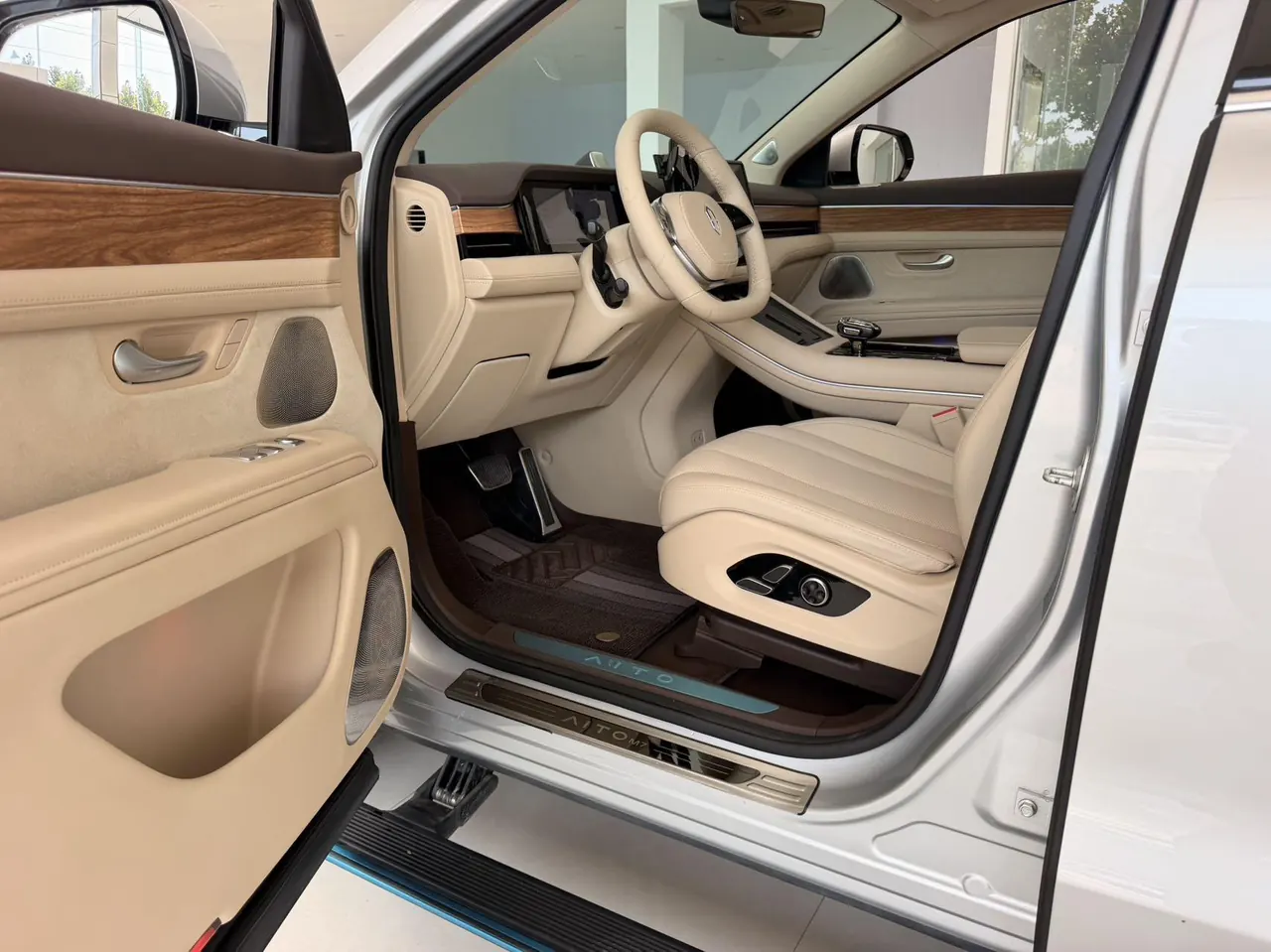 AITO 2024 AITO M7 Smart Drive Four-wheel Drive Max Edition 6-seat Automatic Gear 4
