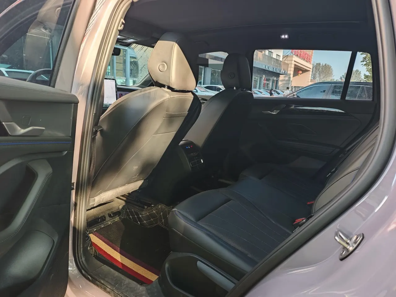 Volkswagen 2024 Tiguan L PRO 2.0TSI 330TSI Two-Drive Smart Collar Edition Automatic Gear 3