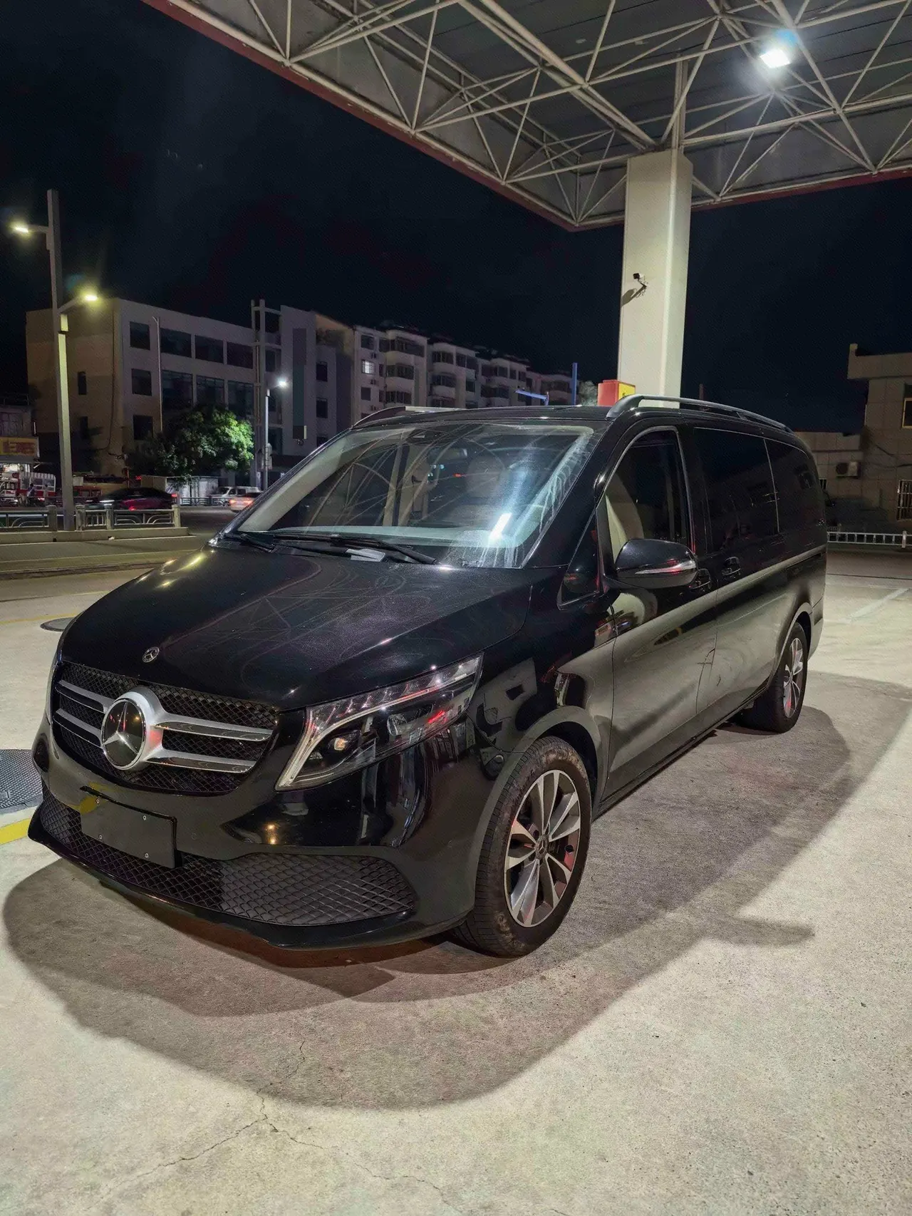 Mercedes Benz Class V 2022V 260 2.0T Pilot Edition Automatic Gear - View 1
