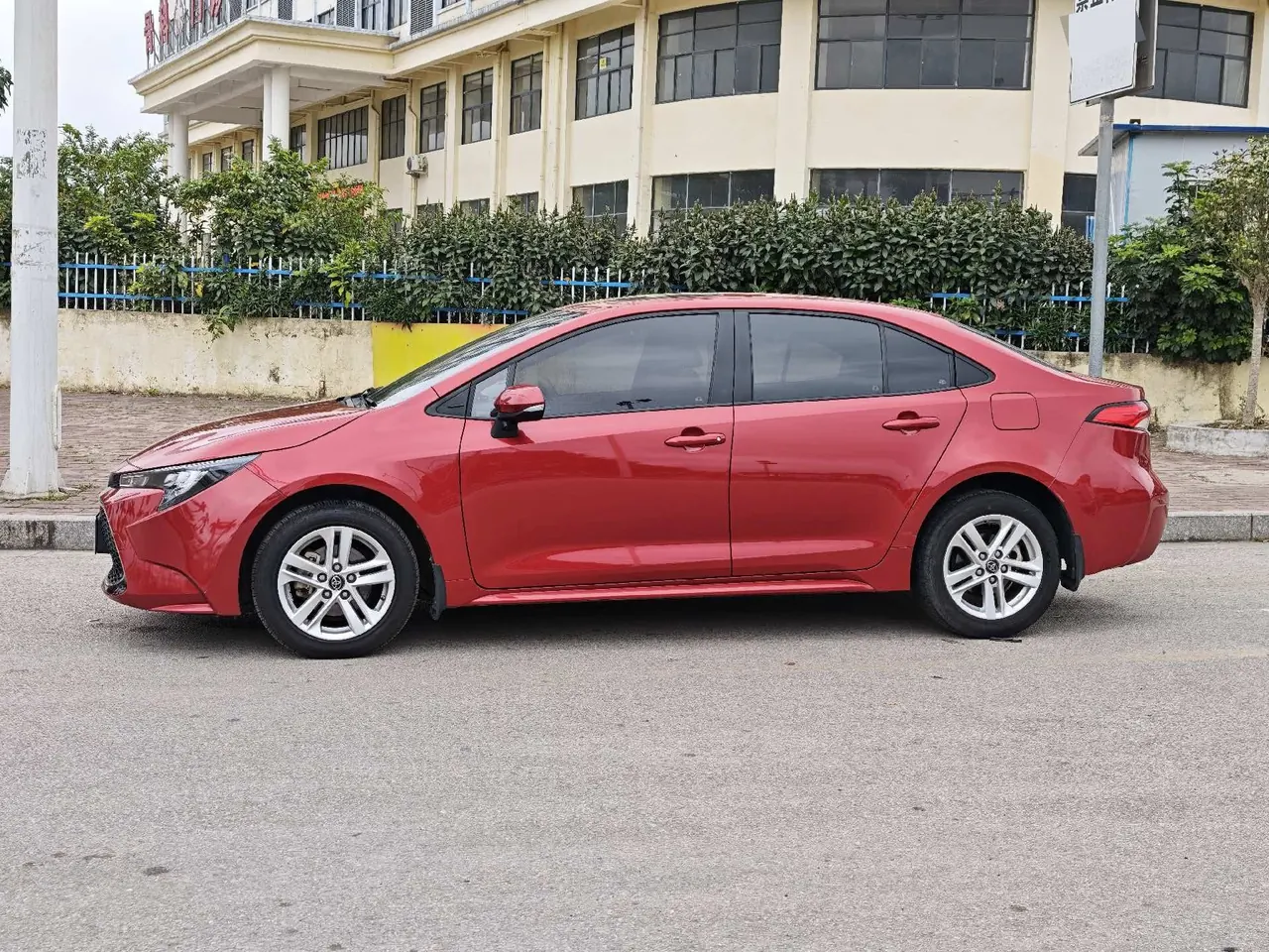 Toyota 2021 Lei Ling 1.2T Stepless 185T Deluxe Automatic Gear 3