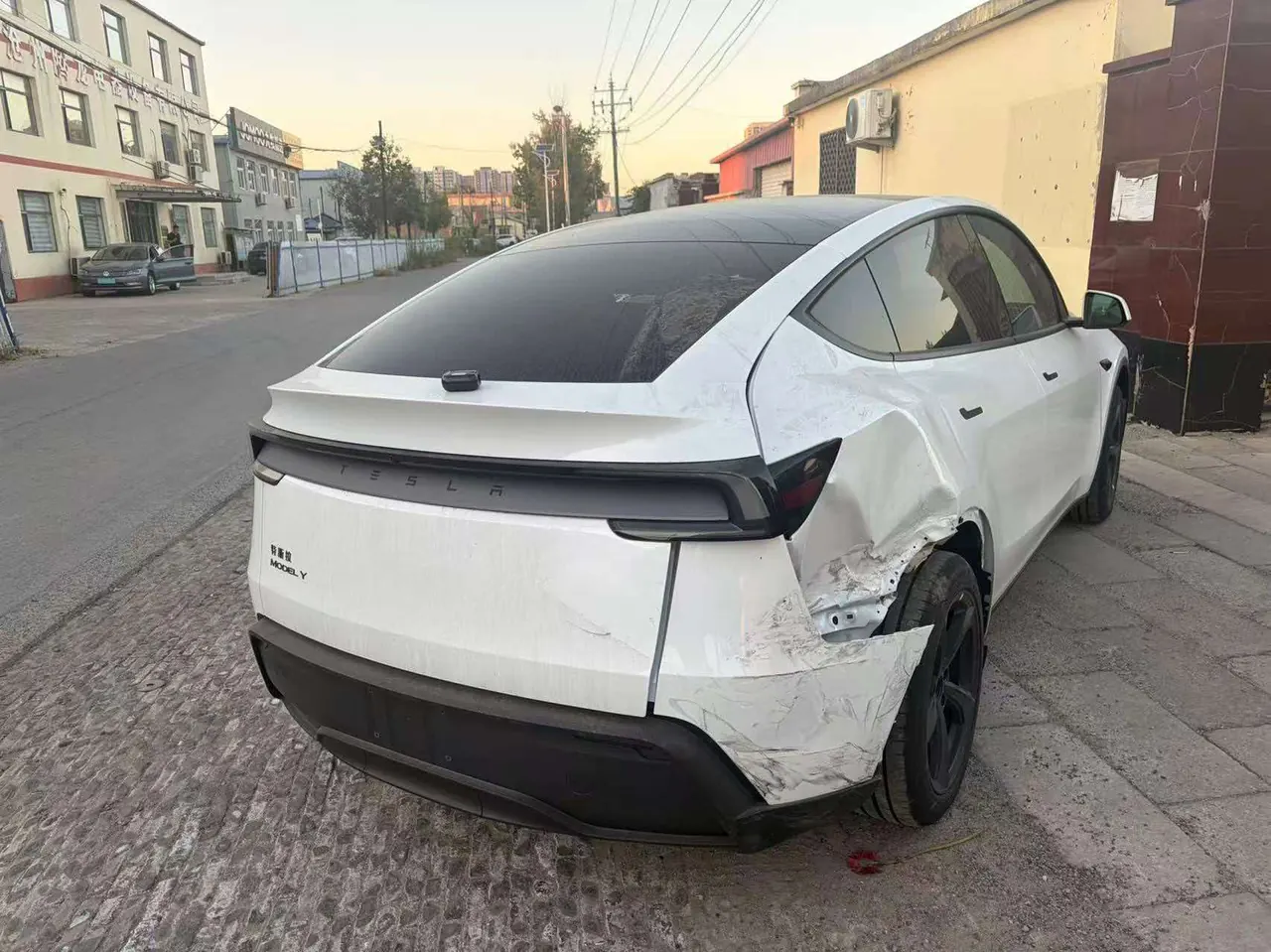 Tesla 2026 Model Y Rear-Wheel-Drive Automatic 8