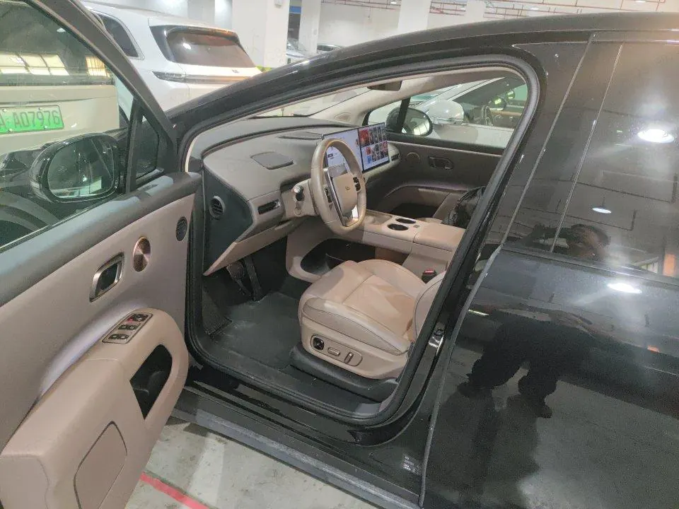 Li 2025 i8 Standard Edition Automatic Gear 6