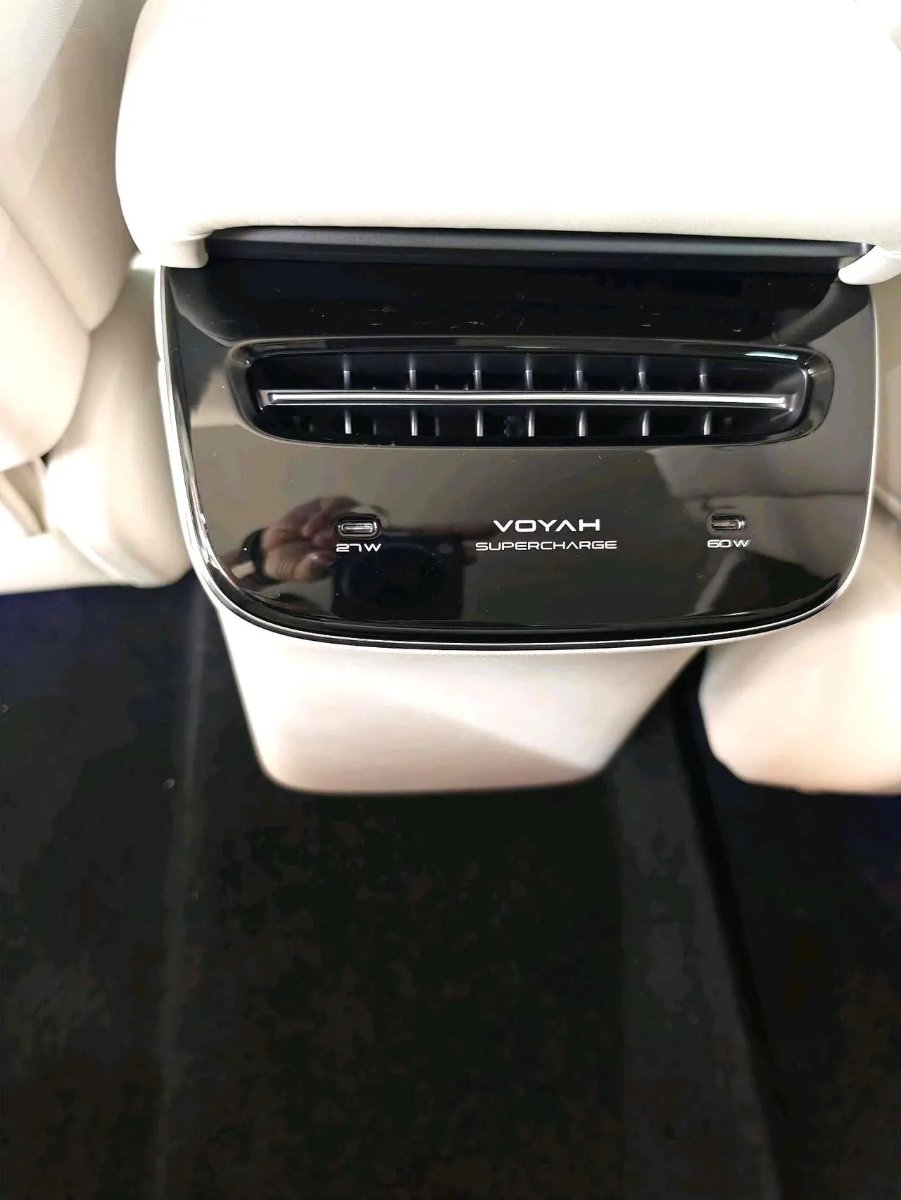 Voyah 2026 models chasing light l four-wheel drive Ultra automatic gear 11