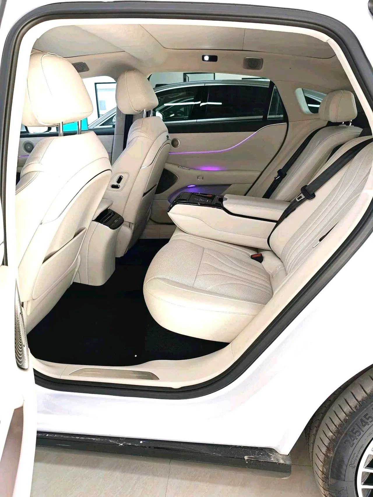 Voyah 2026 models chasing light l four-wheel drive Ultra automatic gear 4