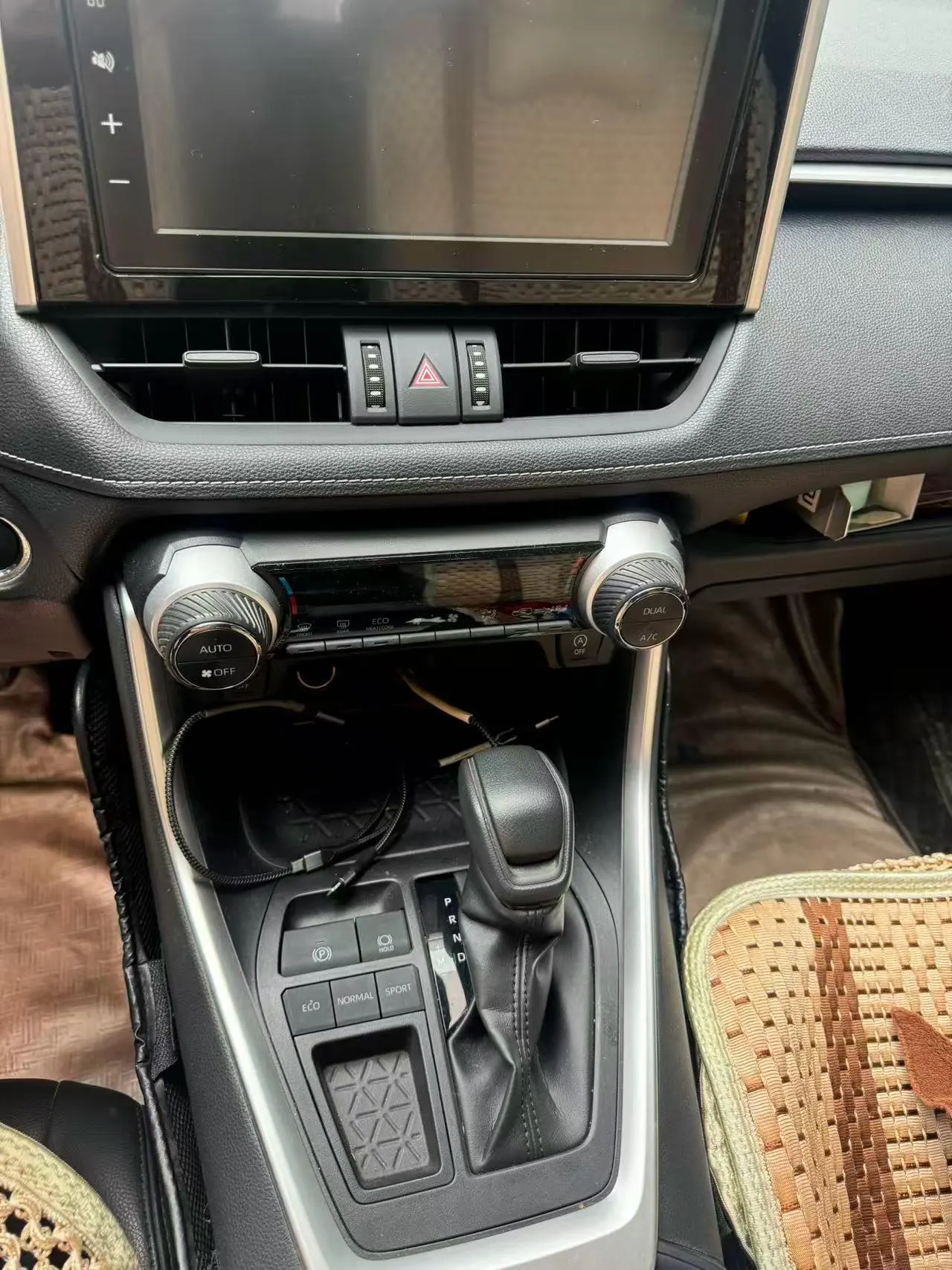 Toyota 2020 RAV4 Rongbo 2.0 Stepless Two-Drive Fashion Edition Automatic Gear 4