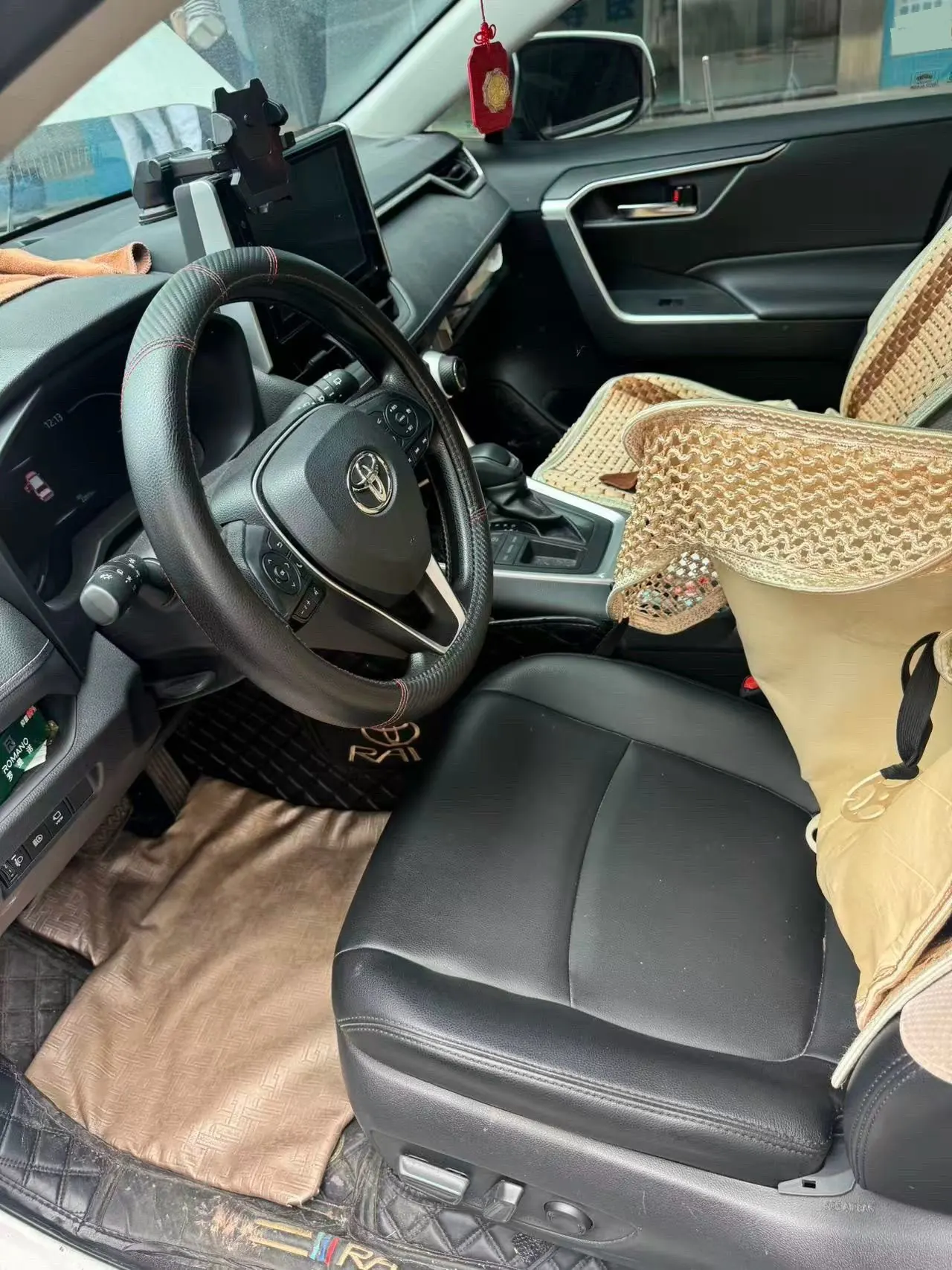 Toyota 2020 RAV4 Rongbo 2.0 Stepless Two-Drive Fashion Edition Automatic Gear 5