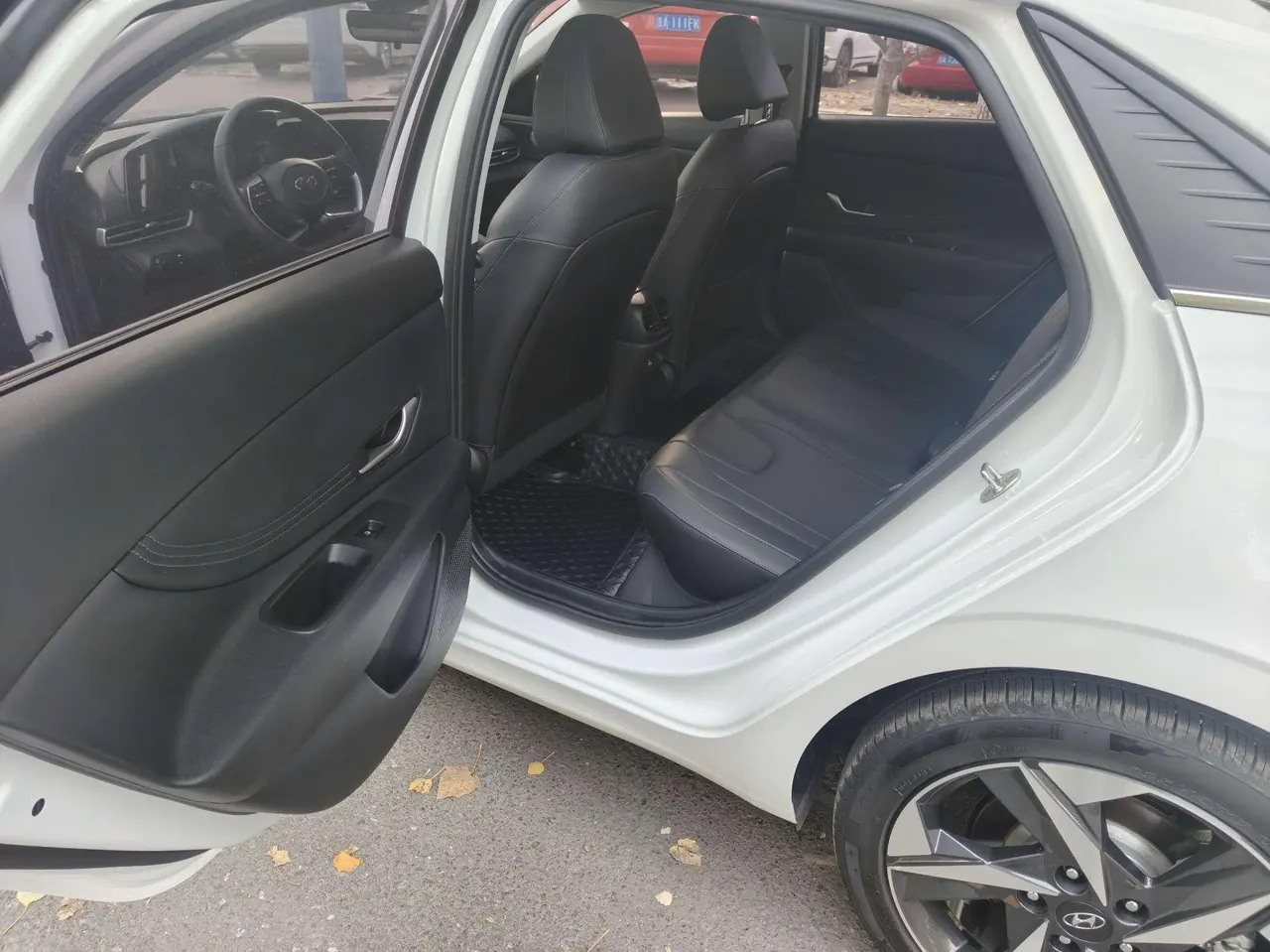 Hyundai 2022 Elantra -3-compartment 1.5 stepless LUX premium automatic gear 10