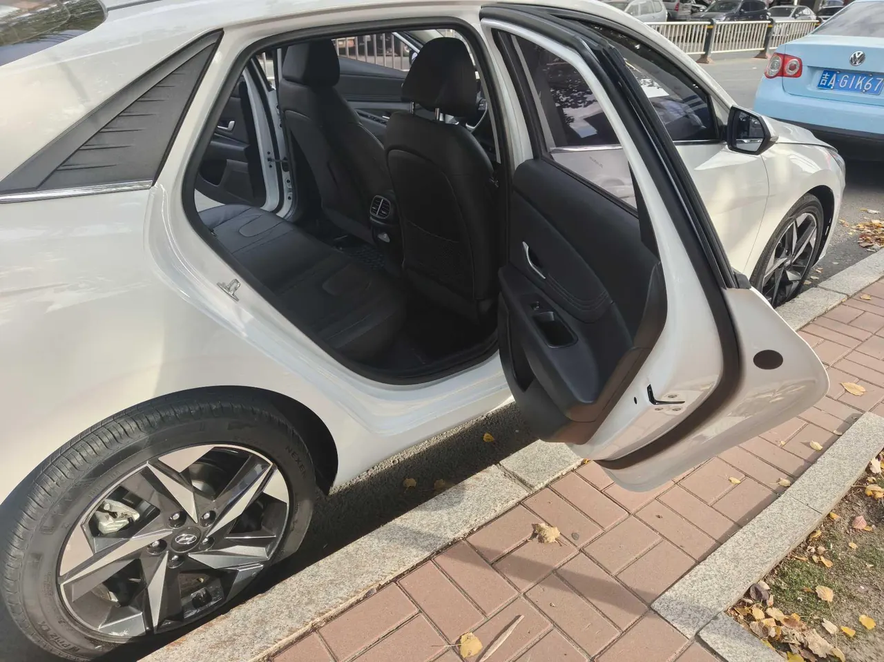 Hyundai 2022 Elantra -3-compartment 1.5 stepless LUX premium automatic gear 11