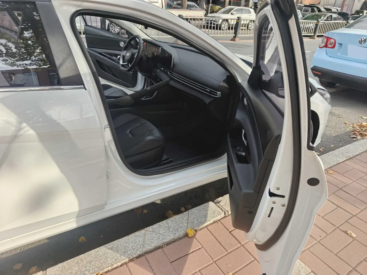 Hyundai 2022 Elantra -3-compartment 1.5 stepless LUX premium automatic gear 12