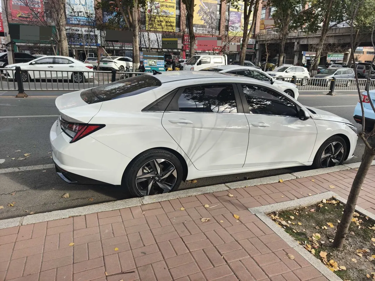 Hyundai 2022 Elantra -3-compartment 1.5 stepless LUX premium automatic gear 4