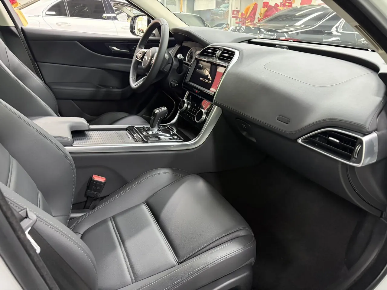 Jaguar 2020 XEL 2.0T 200PS S Enterprising and Elegant Automatic Gear 3