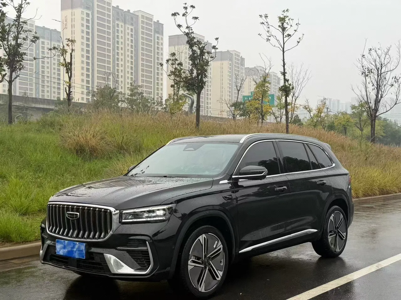 Открыть галерею: Geely 2026 XingyueL (Monjaro) I-HEV 1.5T Zhiqing Hybrid Wangshu Edition Automatic Gear