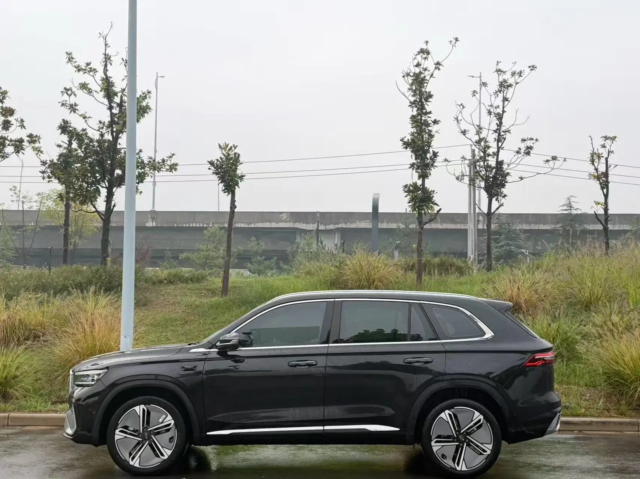 Geely 2026 XingyueL (Monjaro) I-HEV 1.5T Zhiqing Hybrid Wangshu Edition Automatic Gear 9