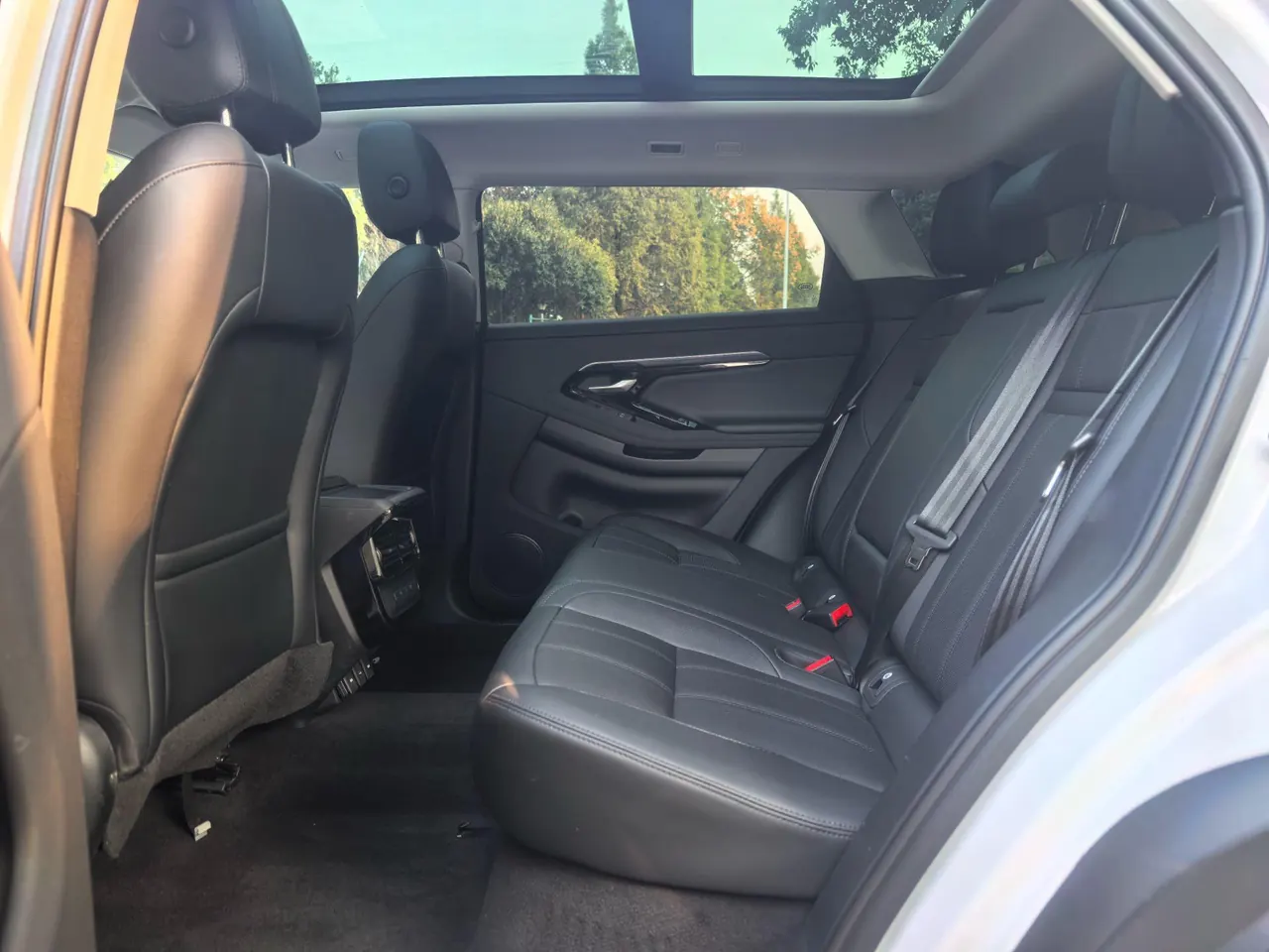 Land Rover 2022 Range Rover Aurora L 48V 2.0T 249PS R-Dynamic Deluxe Automatic Gear 12