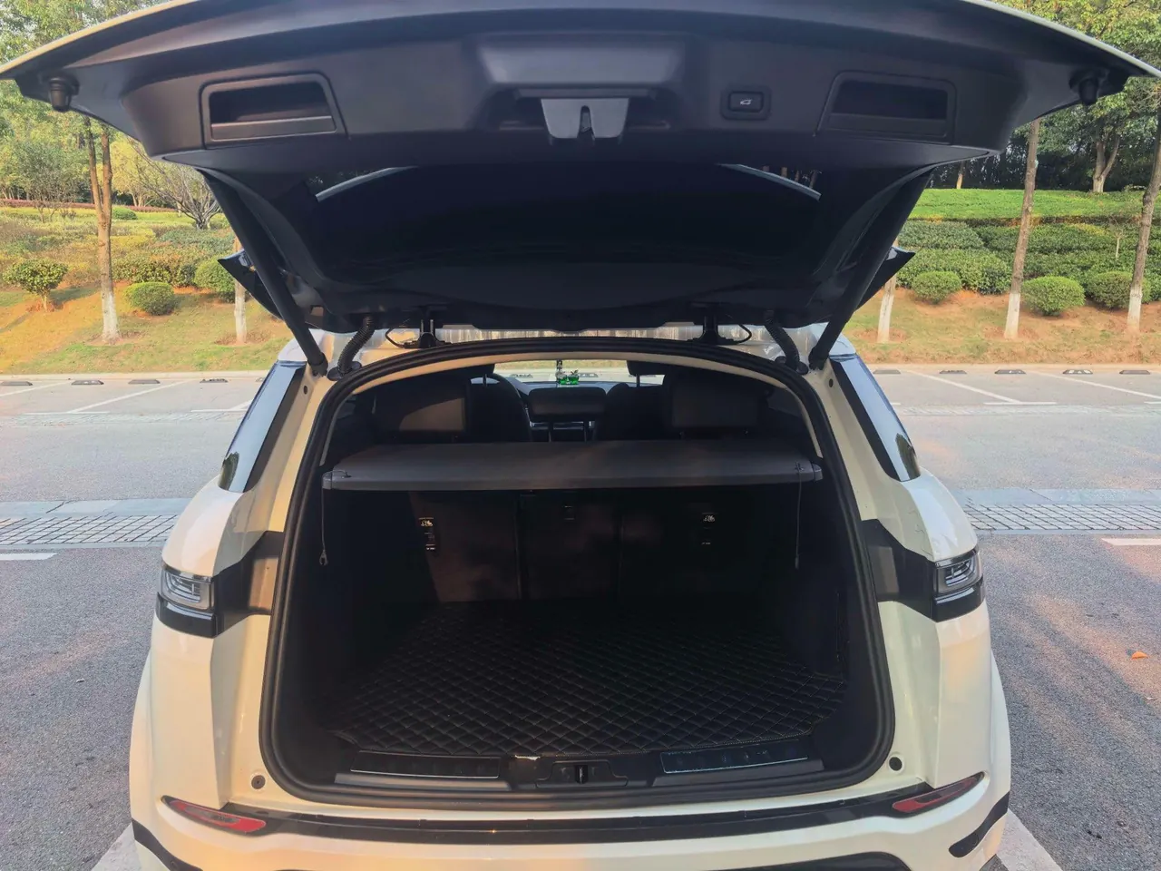 Land Rover 2022 Range Rover Aurora L 48V 2.0T 249PS R-Dynamic Deluxe Automatic Gear 16