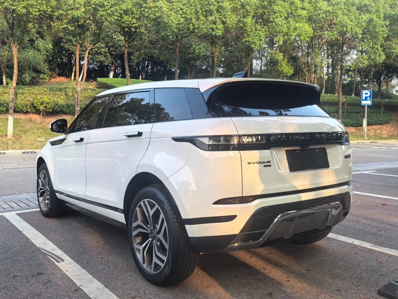 Land Rover 2022 Range Rover Aurora L 48V 2.0T 249PS R-Dynamic Deluxe Automatic Gear 4