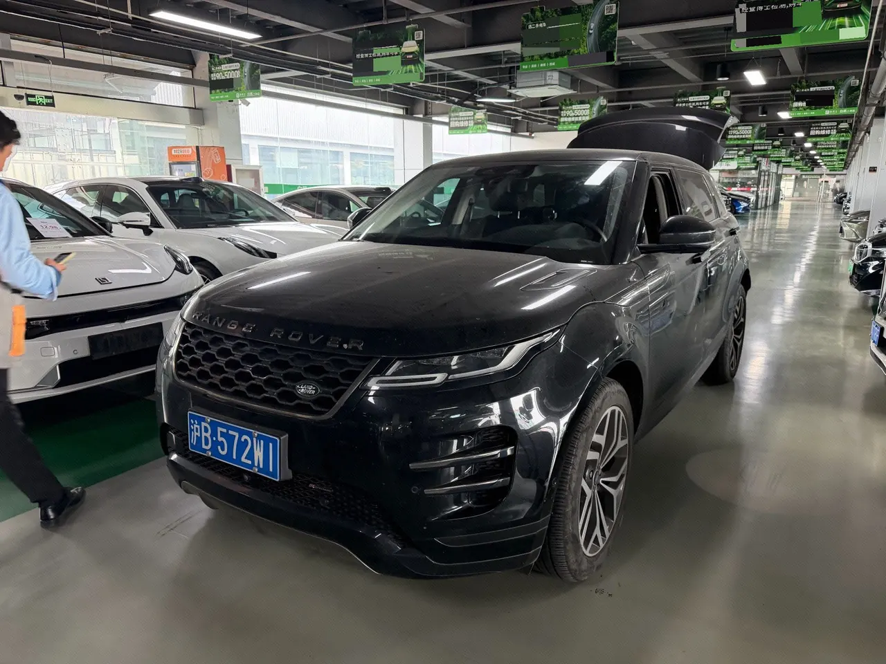 打开图片灯箱:Land Rover 2022 Range Rover Aurora L 48V 2.0T 249PS R-Dynamic HSE Luxury Edition Automatic Gear