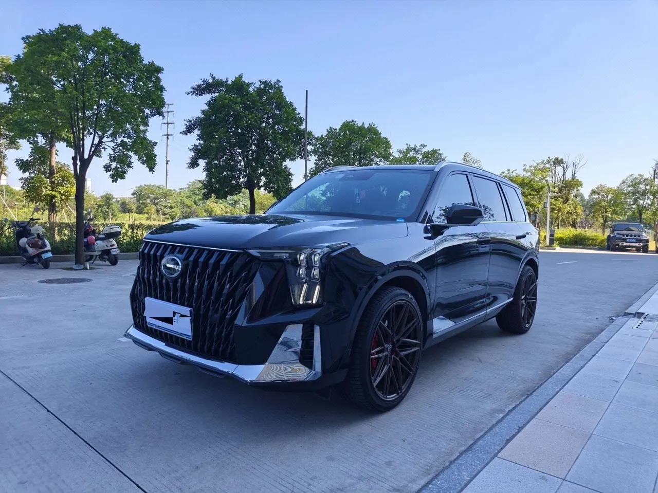 Chuanqi 2022 GS8 Hybrid 2.0TM Stepless Four-wheel Drive Premium Edition Seven-seat Automatic Gear - View 1