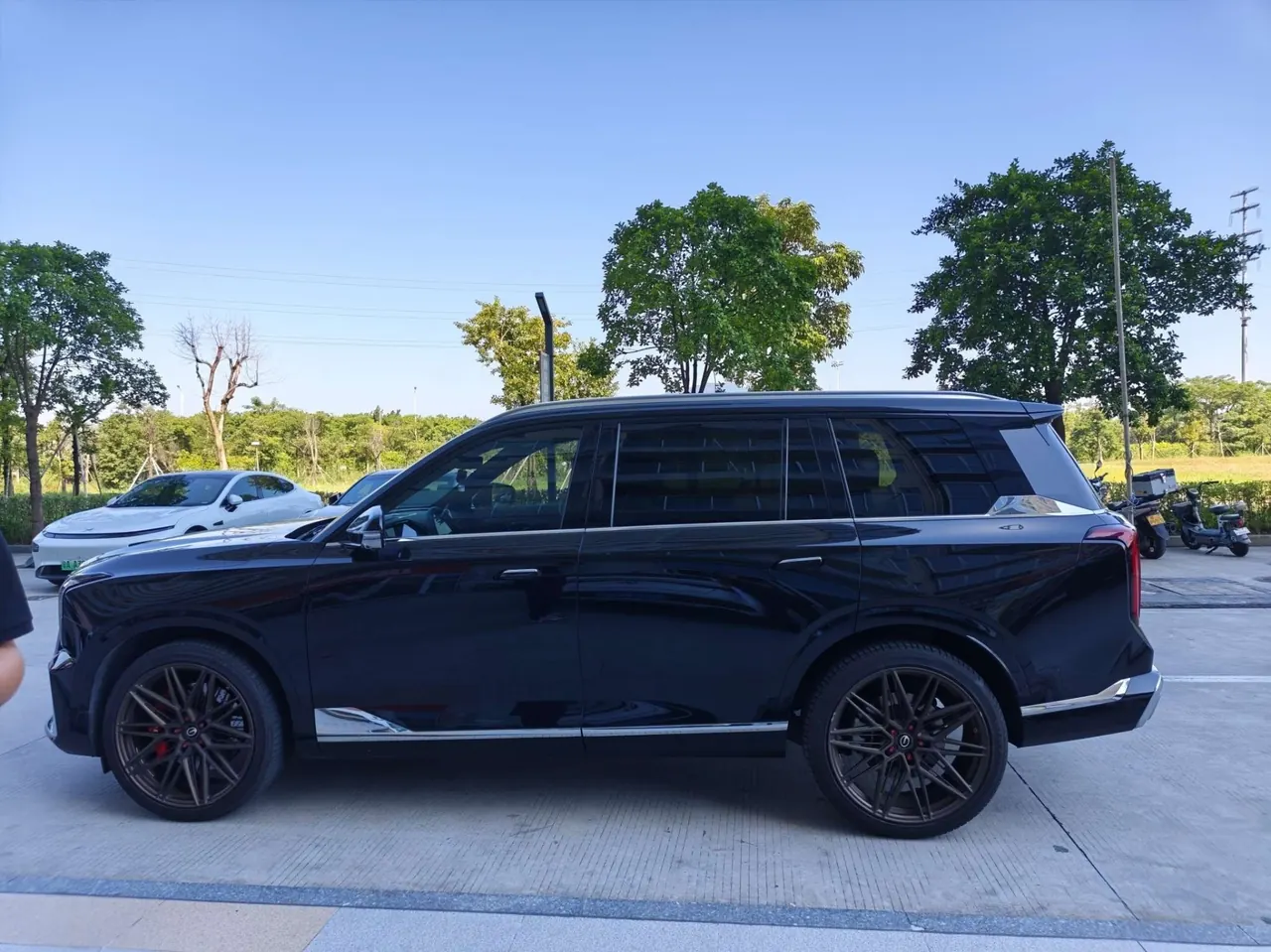 Chuanqi 2022 GS8 Hybrid 2.0TM Stepless Four-wheel Drive Premium Edition Seven-seat Automatic Gear 3