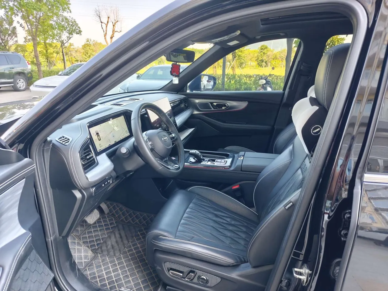 Chuanqi 2022 GS8 Hybrid 2.0TM Stepless Four-wheel Drive Premium Edition Seven-seat Automatic Gear 4