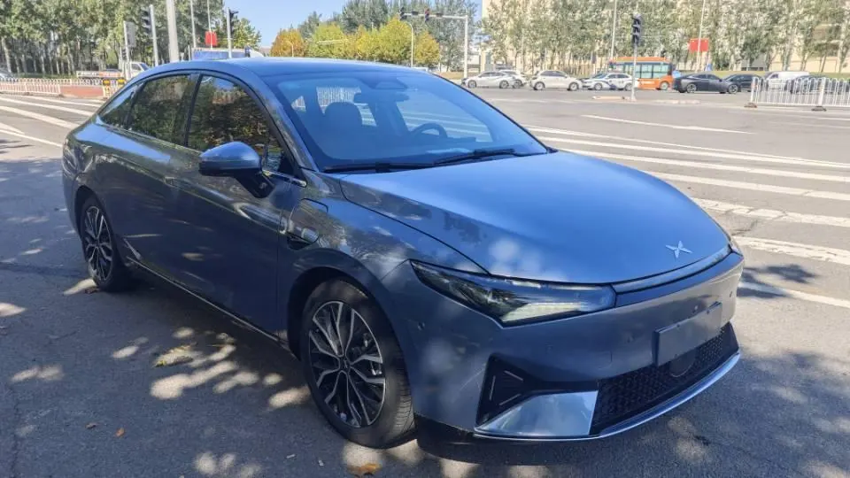 Xpeng 2022 P 5 550E automatic gear 3