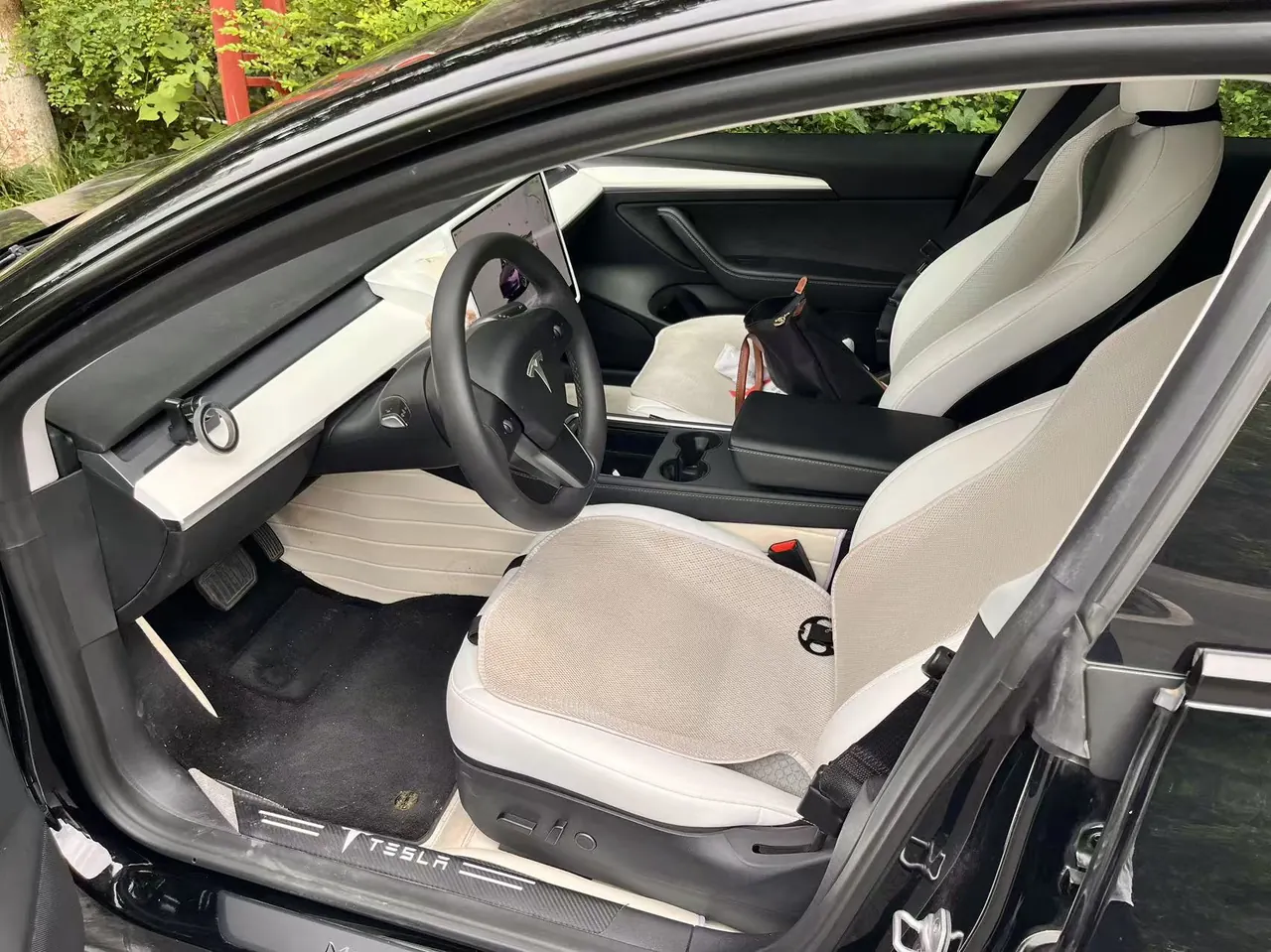 Tesla 2022 Model 3 rear-wheel drive version of automatic transmission 2