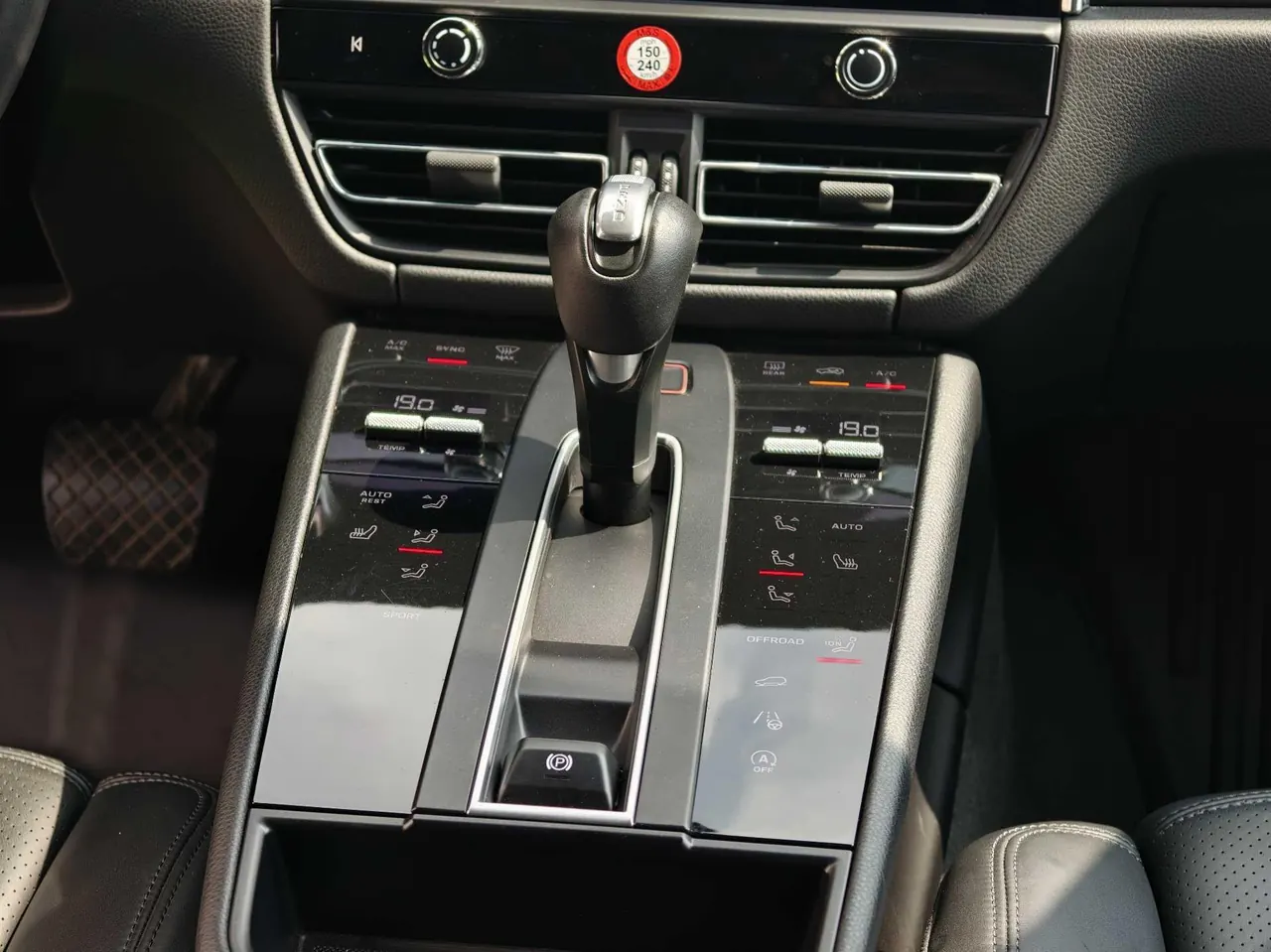 Porsche Macan (Imported) 2022 Macan 2.0T Automatic Gear 3
