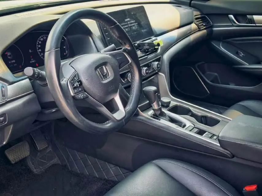 Honda 2022 10th Generation Accord 1.5T Stepless 260TURBO Deluxe Automatic Gear 3