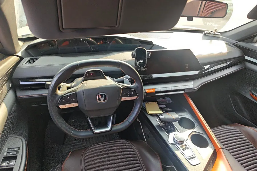 ChangAn 2022 UNI-V 1.5T honorable automatic gear 4