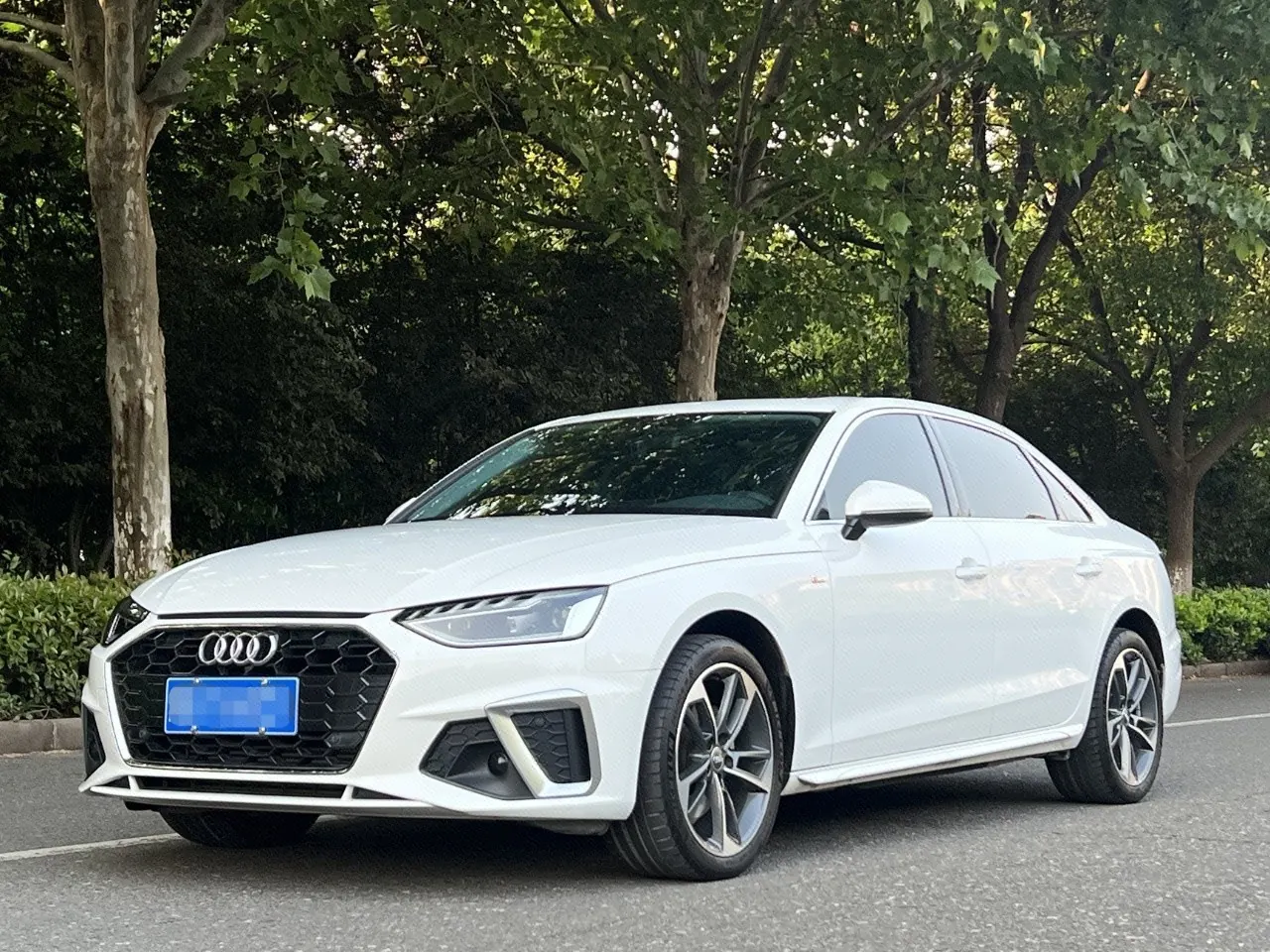 Open image lightbox: Audi 2022 A4L 2.0TFSI 40TFSI Fashion Dynamic Automatic