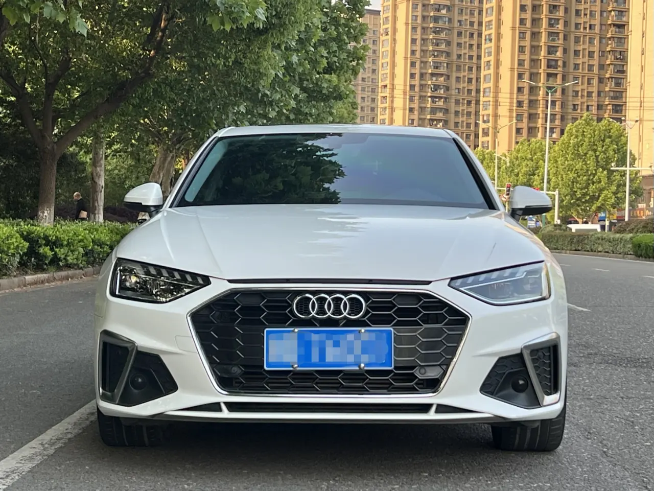 Audi 2022 A4L 2.0TFSI 40TFSI Fashion Dynamic Automatic 2