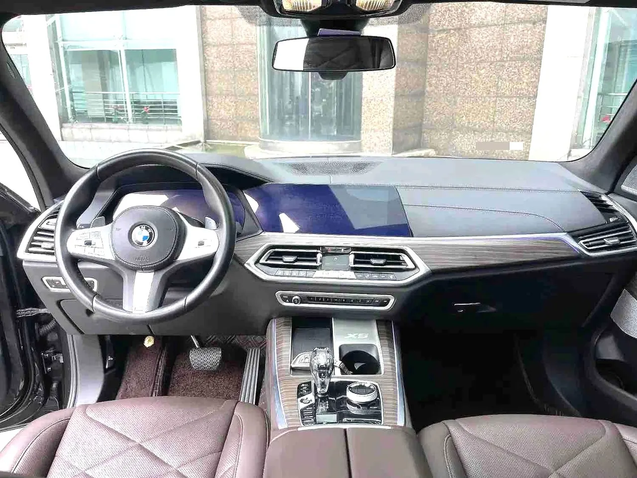 打开图片灯箱:BMW 2022 X5 xDrive40Li 48V 3.0T M sports suit (modified) automatic gear