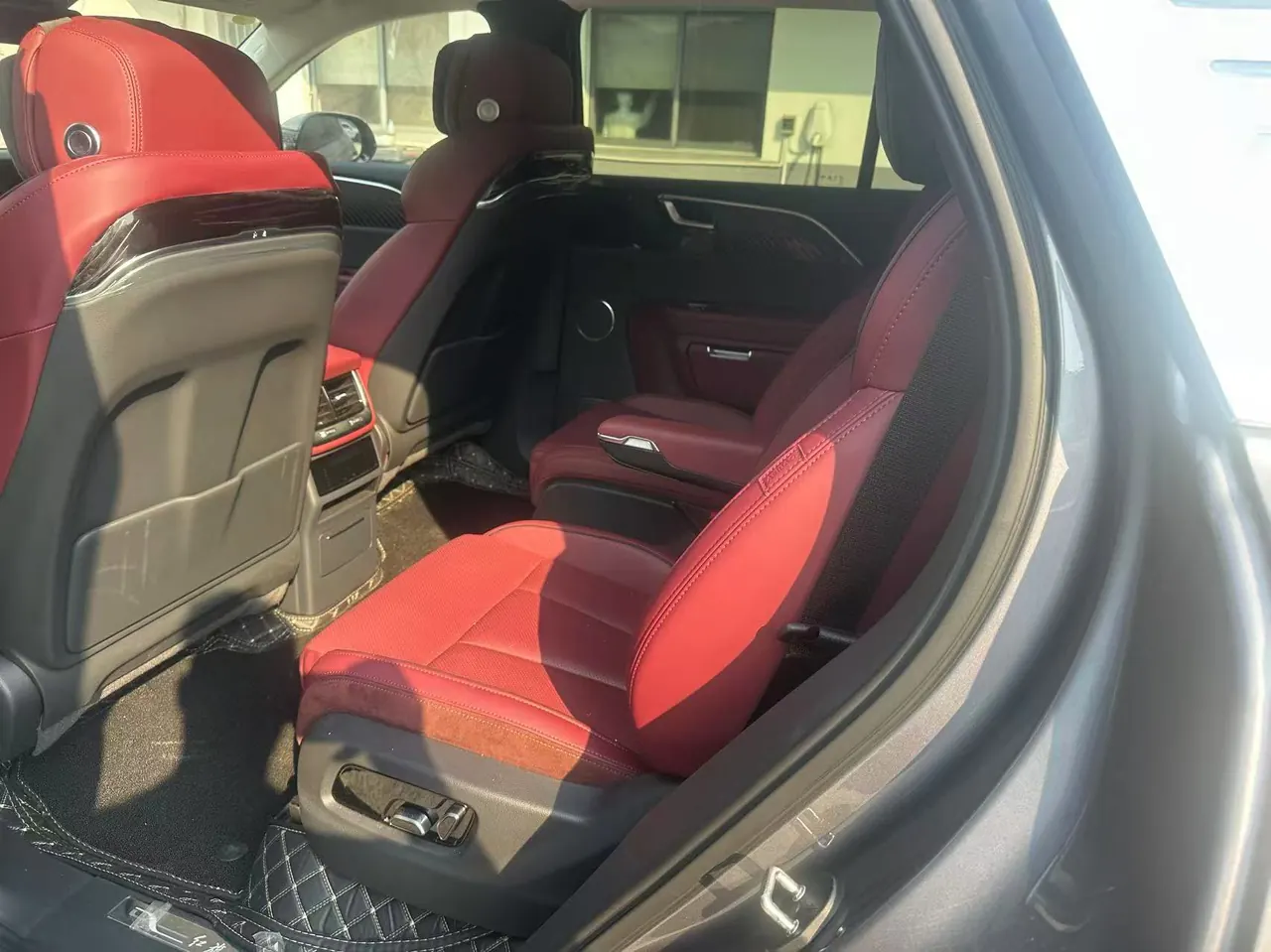 HongQi 2022 E-HS 9 660km Qichang 6-seat automatic gear 3
