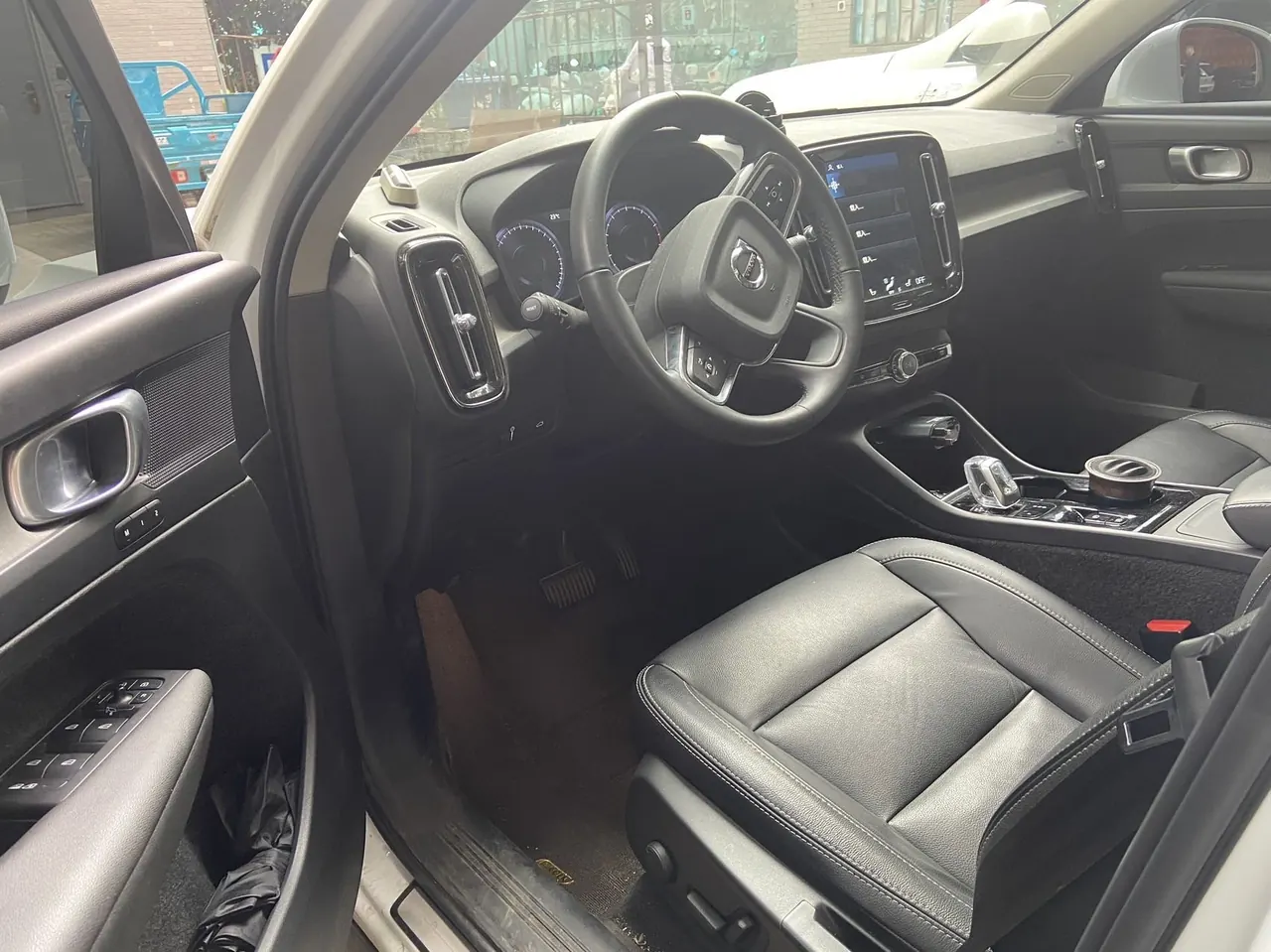 Volvo 2022 XC40 2.0T T4 4-wheel drive Zhiyuan Deluxe Edition Automatic Gear 7