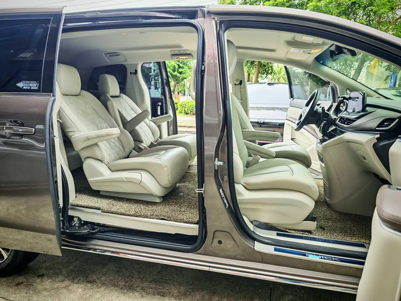 Buick 2022 GL8 Land Business Class 48V 2.0T 652T Comfortable Automatic Gear 8