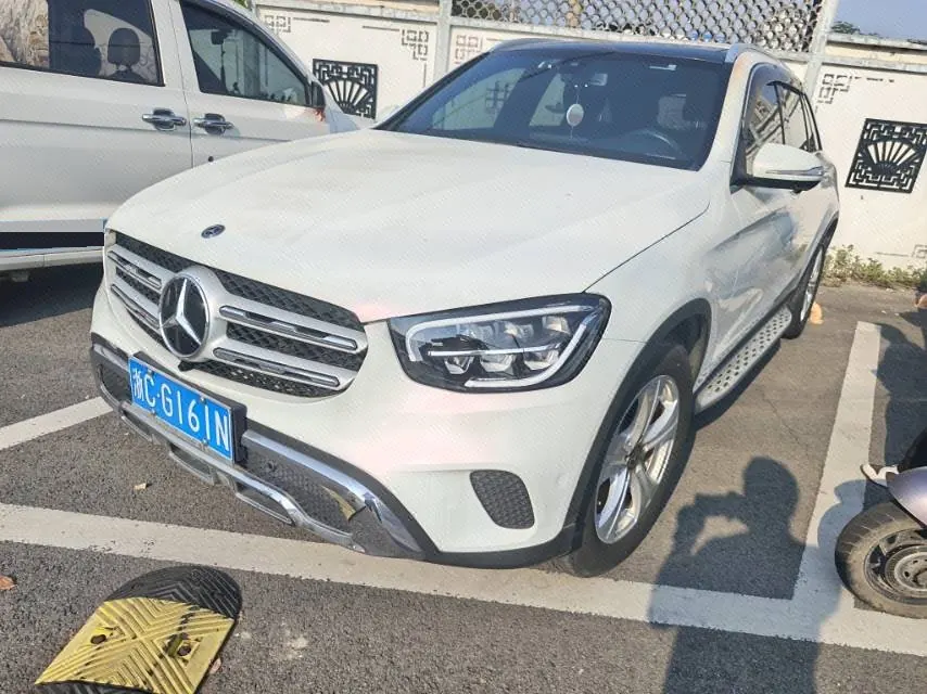 Открыть галерею: Mercedes Benz 2020 GLC 260 L 4MATIC 2.0T Dynamic Automatic