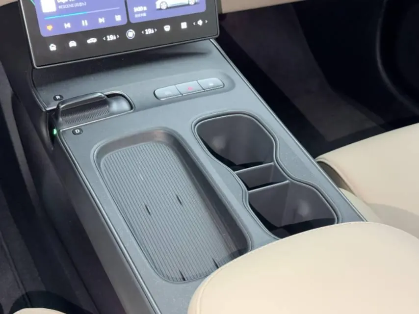 NIO 2022 ET5 75kWh automatic gear 11