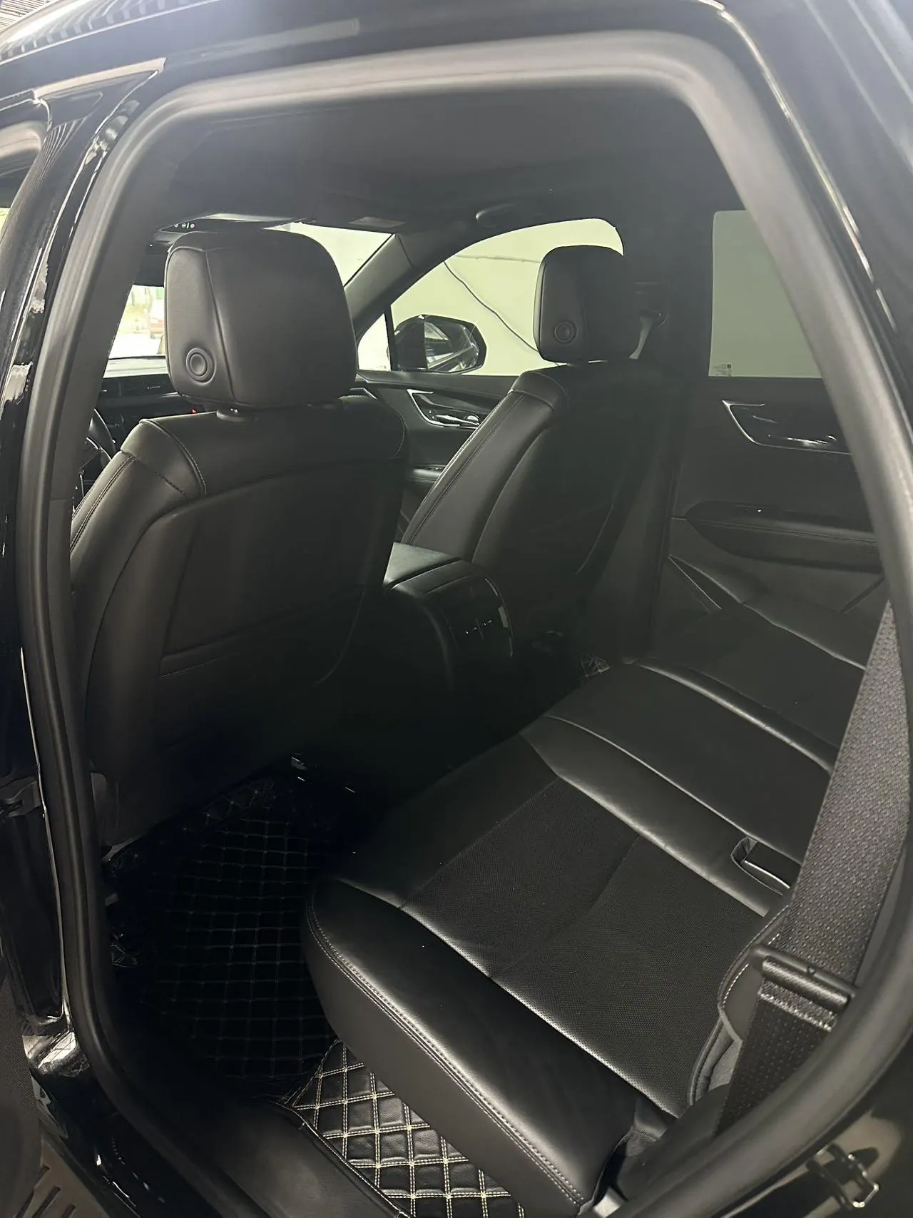 Cadillac 2021 XT5 2.0T 28T Luxury Automatic Gear 4