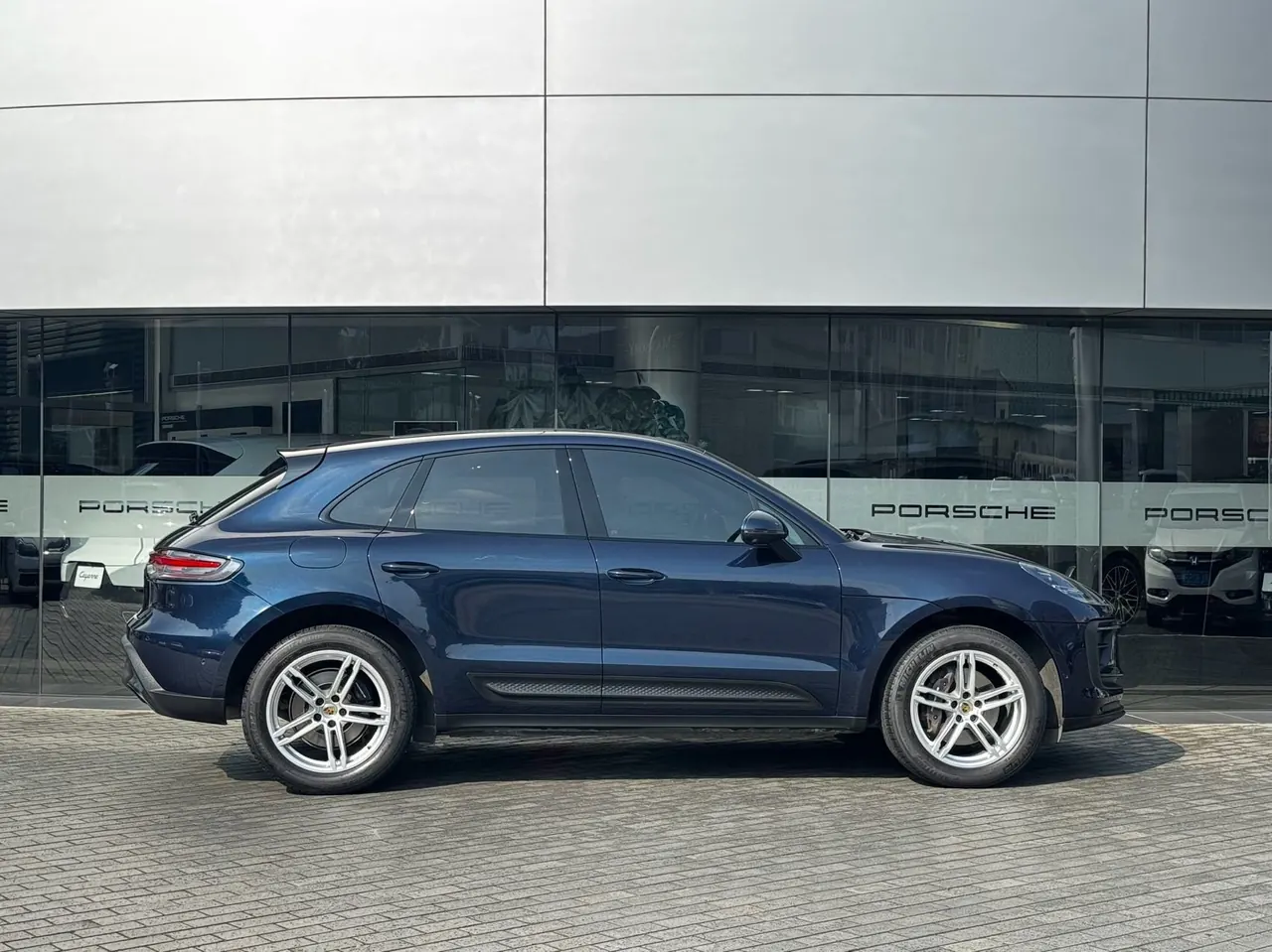 Porsche Macan (Imported) 2022 Macan 2.0T Automatic Gear 3